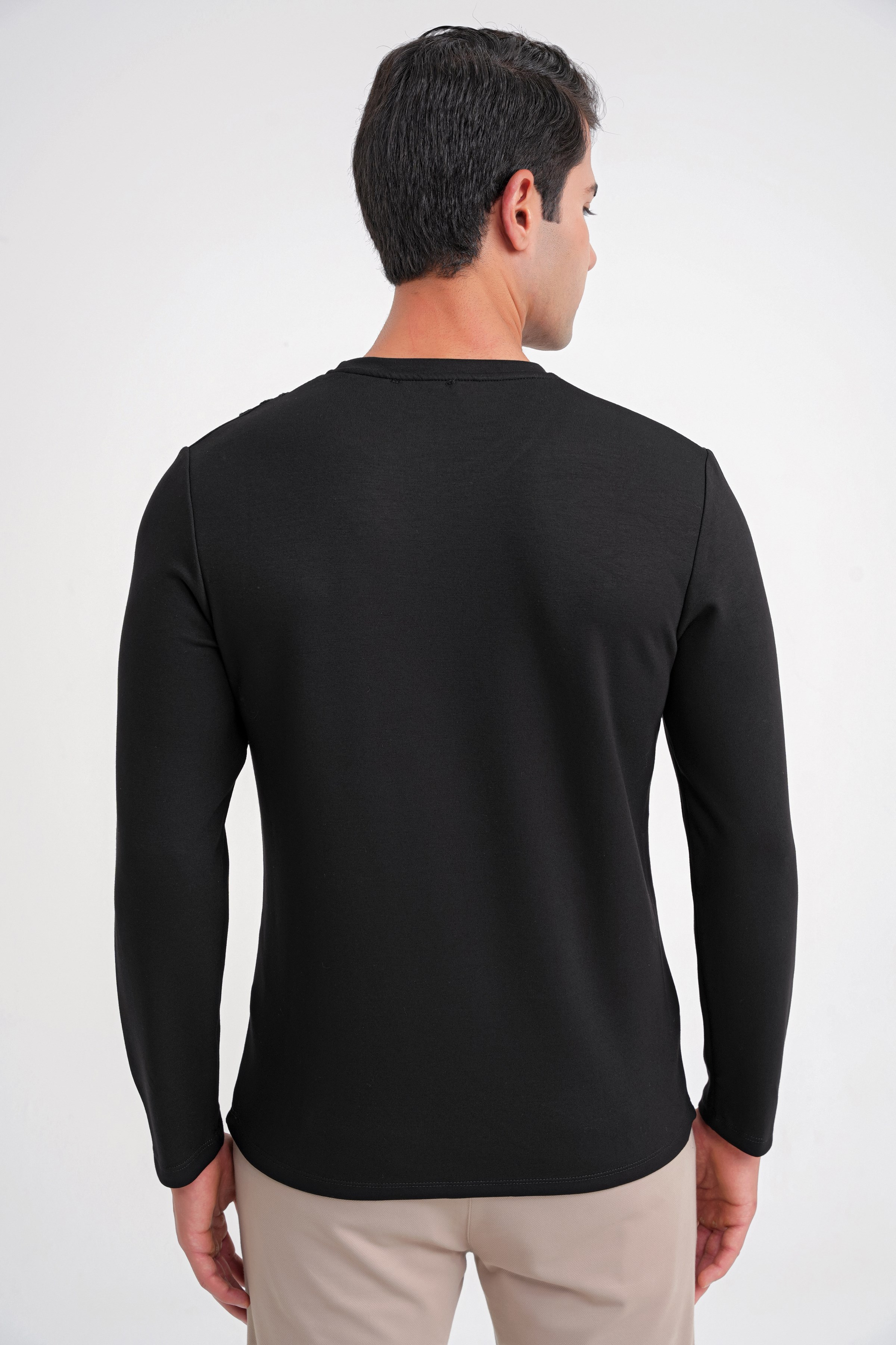 Comfort Fit Önü Nakışlı Pamuklu Bisiklet Yaka Uzun Kollu Siyah Tişört TS 920