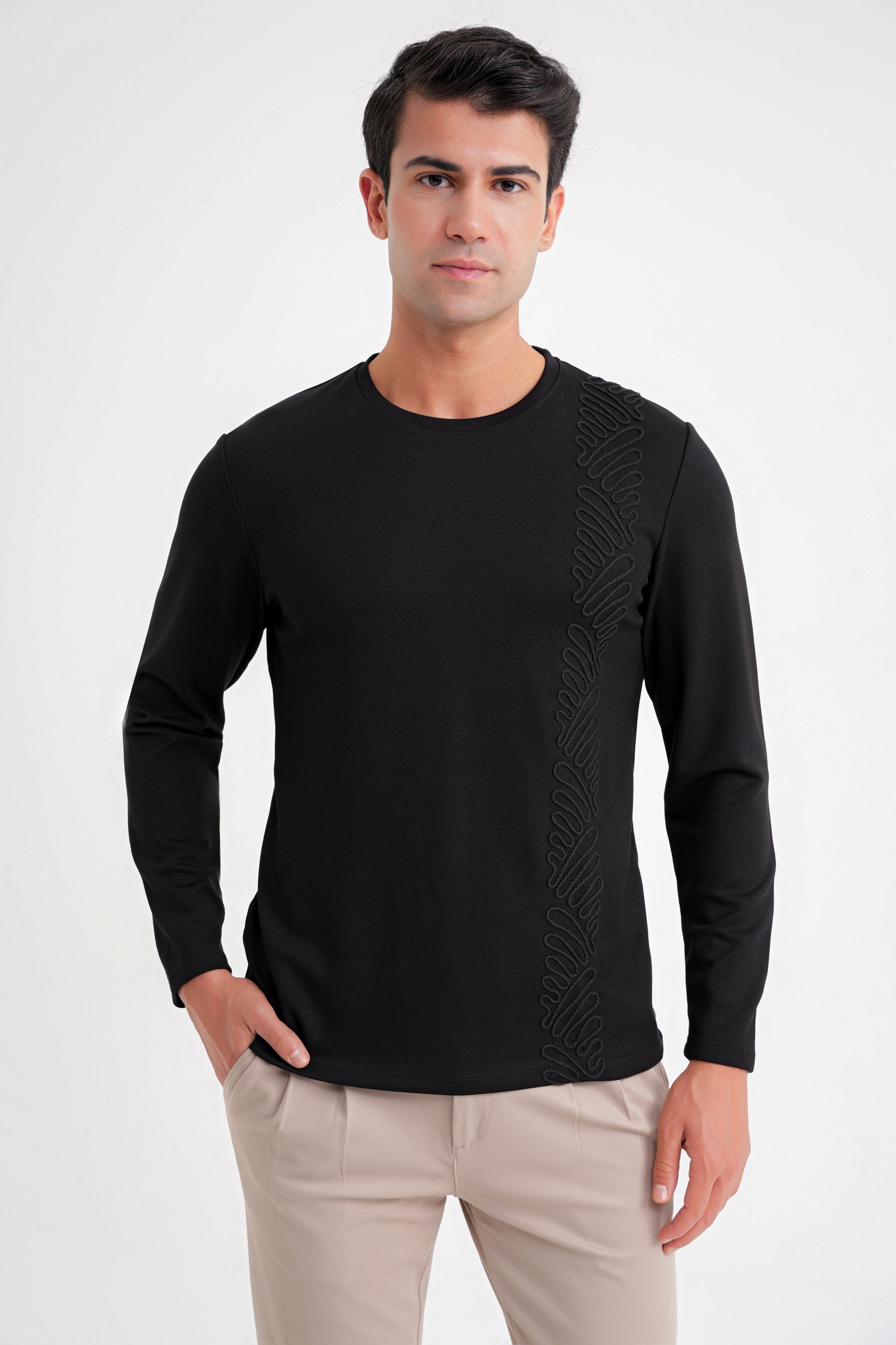 Comfort Fit Önü Nakışlı Pamuklu Bisiklet Yaka Uzun Kollu Siyah Tişört TS 920