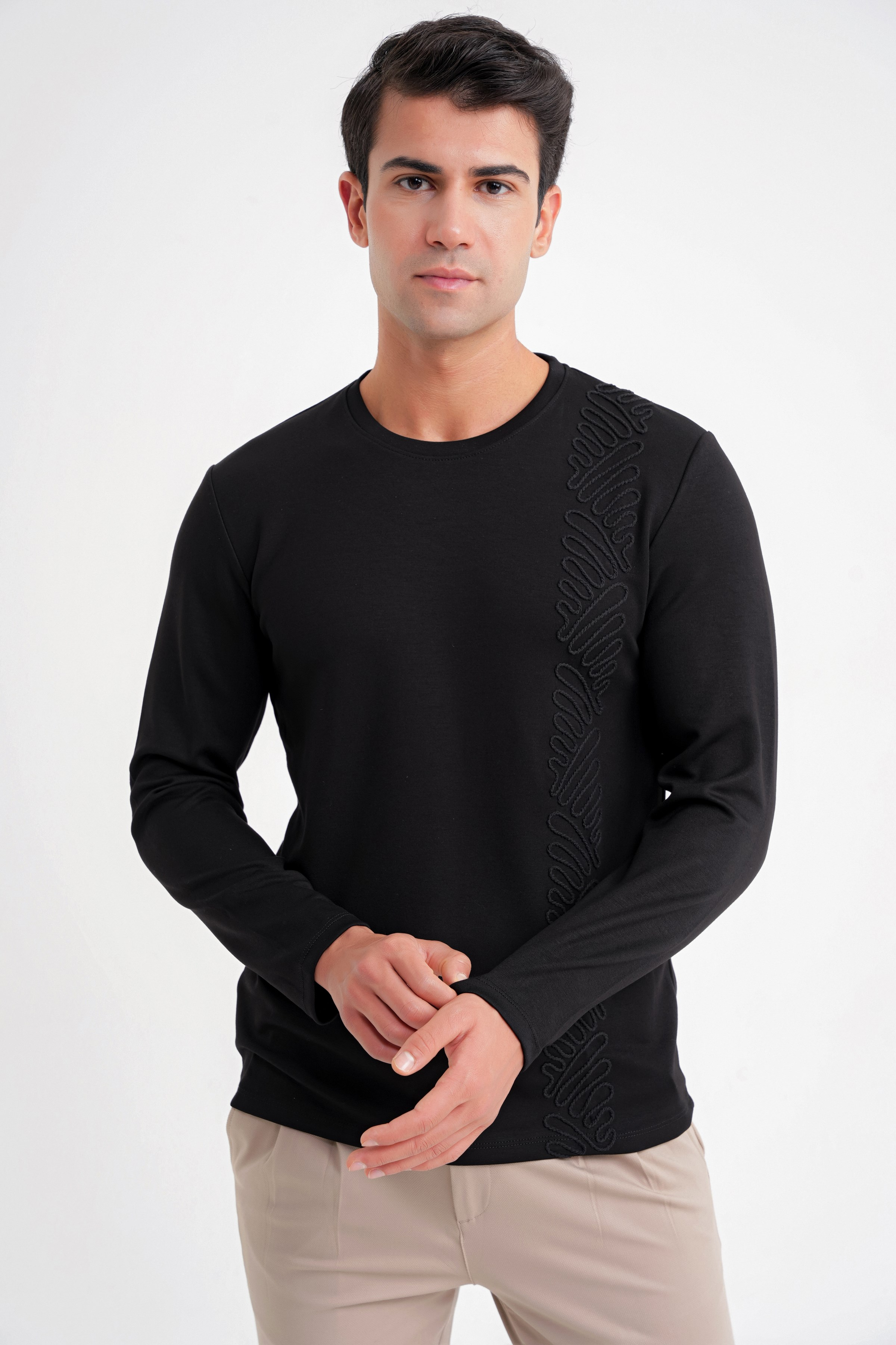 Comfort Fit Önü Nakışlı Pamuklu Bisiklet Yaka Uzun Kollu Siyah Tişört TS 920