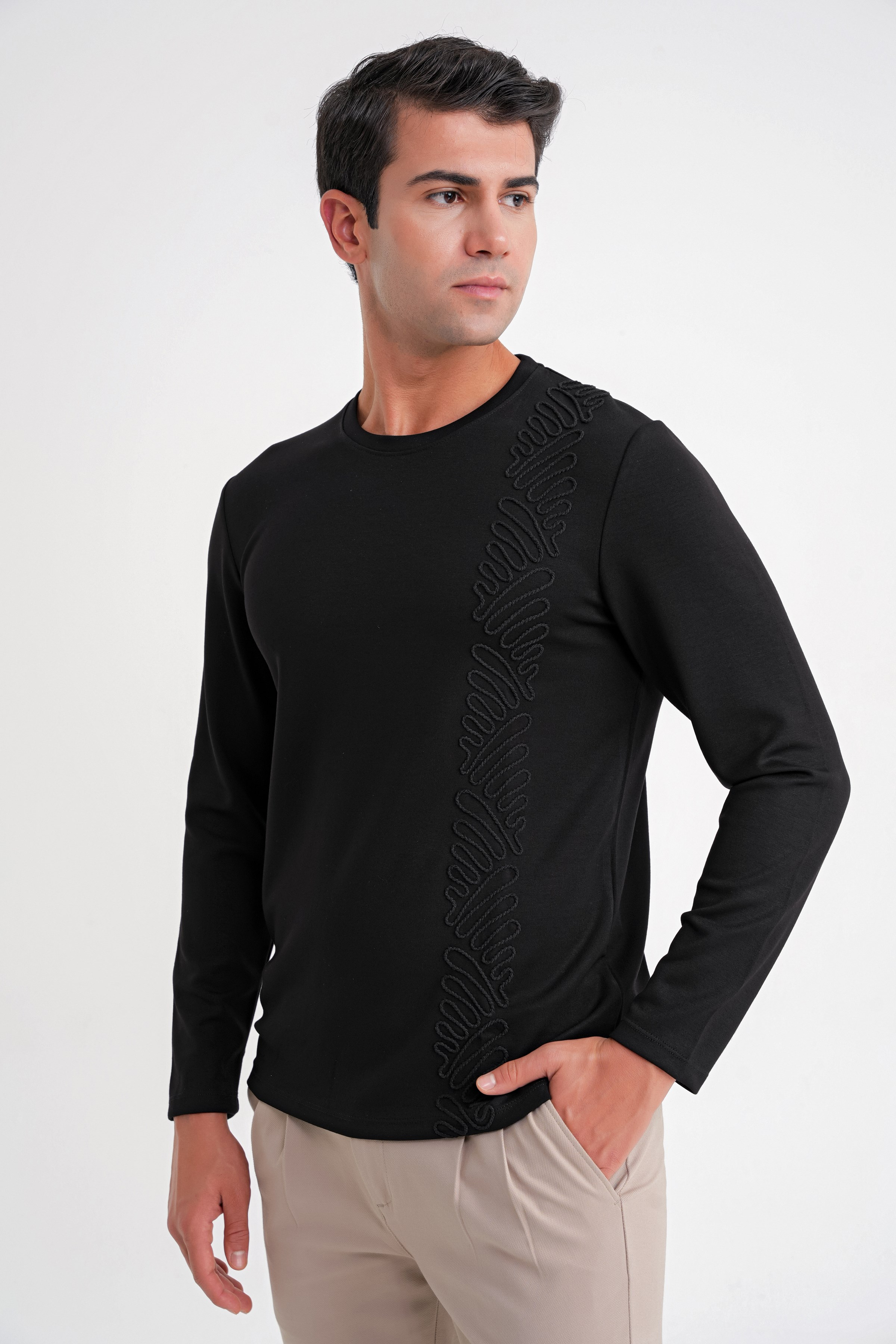 Comfort Fit Önü Nakışlı Pamuklu Bisiklet Yaka Uzun Kollu Siyah Tişört TS 920