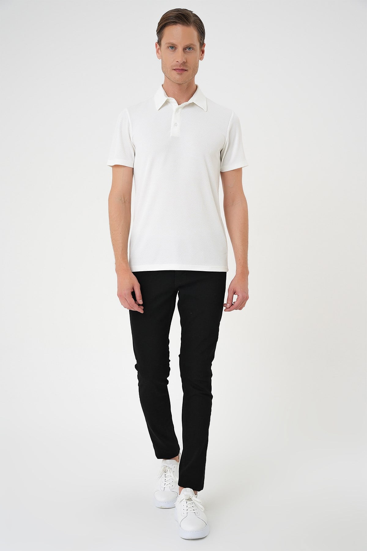 Comfort Fit Polo Yaka Viskon Karışımlı Armürlü Beyaz Tişört TS 901