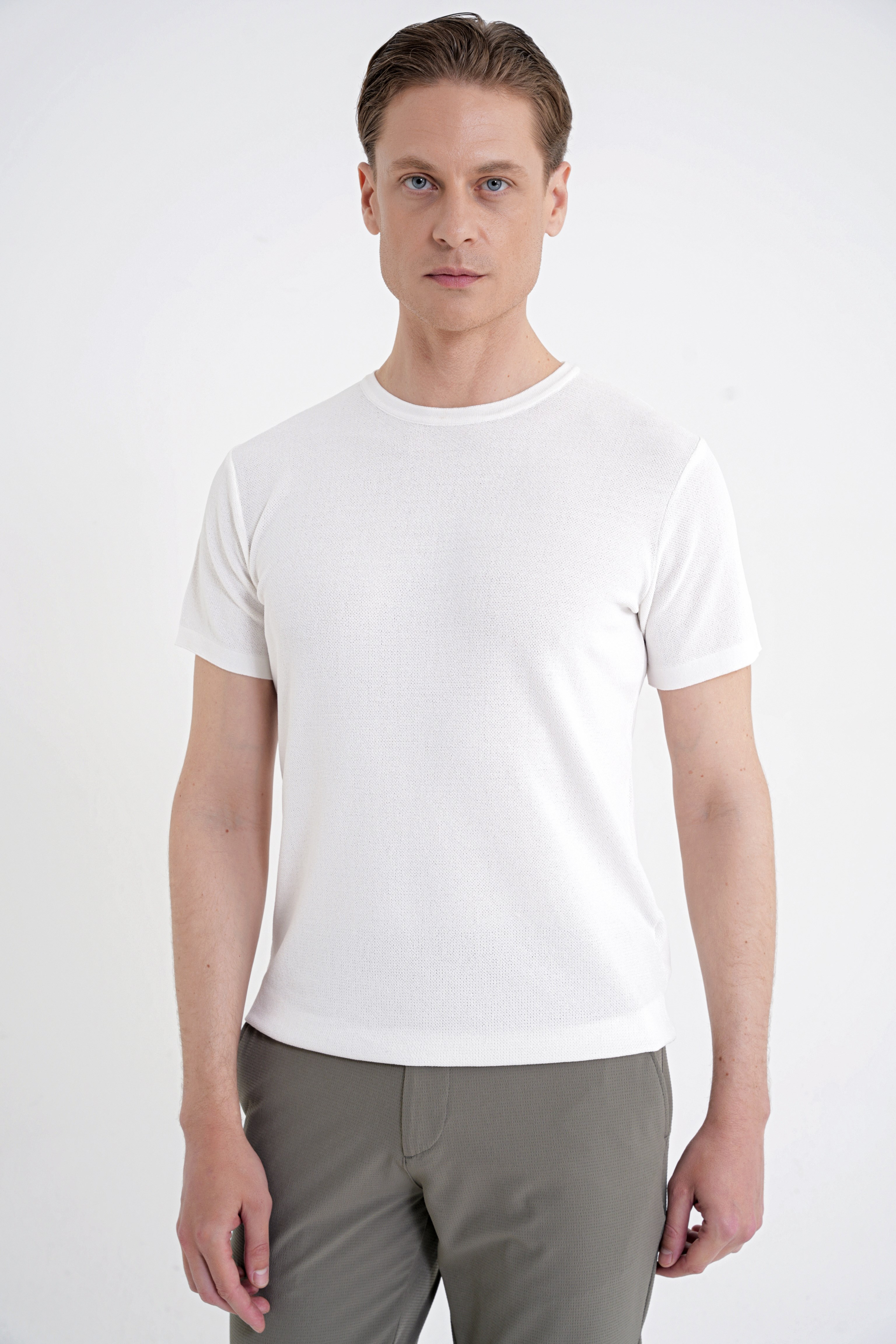 Comfort Fit Rayon Karışımlı Bisiklet Yaka Ekru Triko Tişört TS 925 