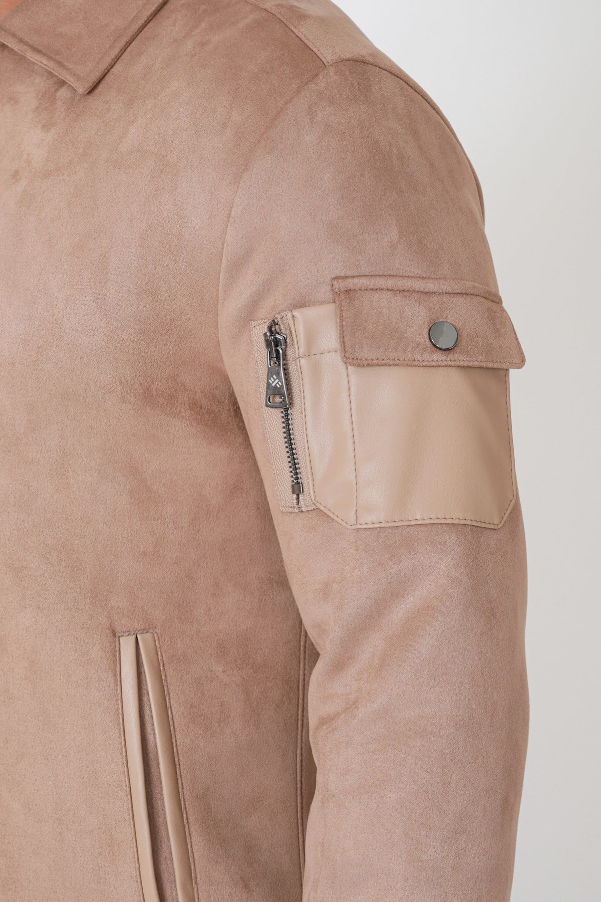Comfort Fit Yandan Cepli Kol Etek Ribanalı Vizon Süet Mont MT 182