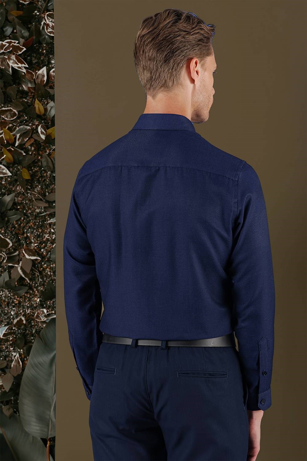 GK 686 Slim Fit Lacivert Klasik Gömlek