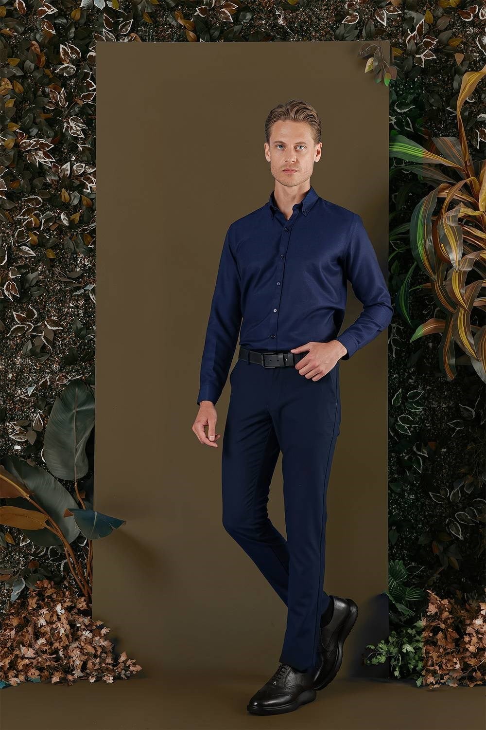 GK 686 Slim Fit Lacivert Klasik Gömlek