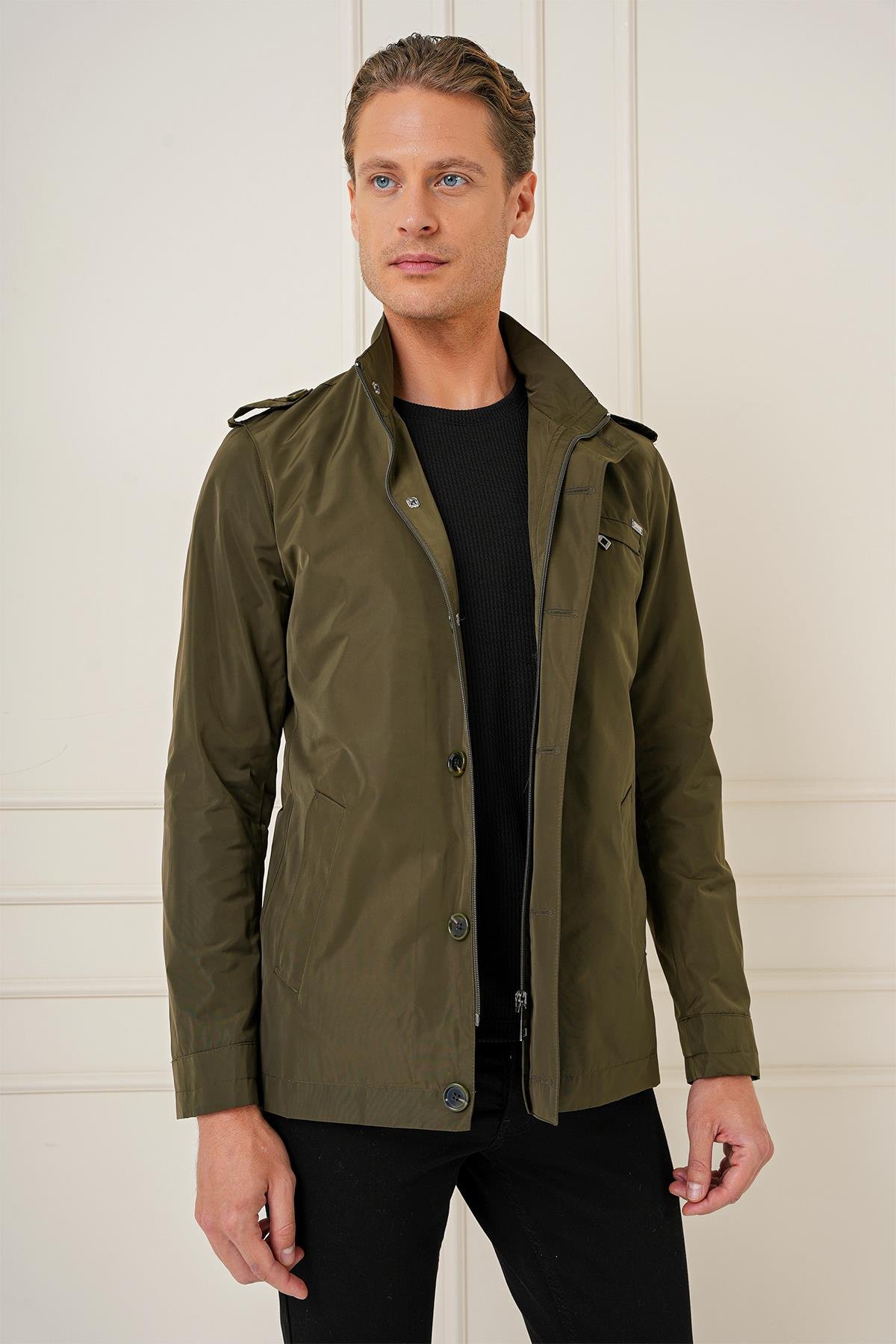 Hakim Yaka Düğme ve Fermuarlı Yan Cepli Mevsimlik Haki Mont Ka 077