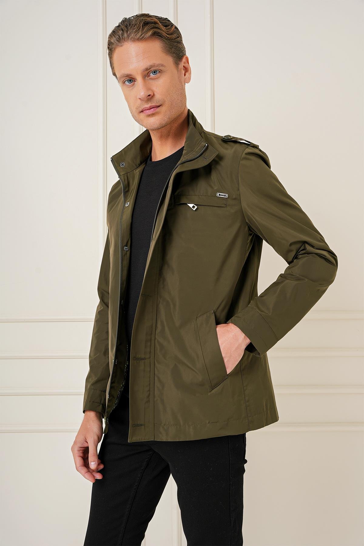 Hakim Yaka Düğme ve Fermuarlı Yan Cepli Mevsimlik Haki Mont Ka 077