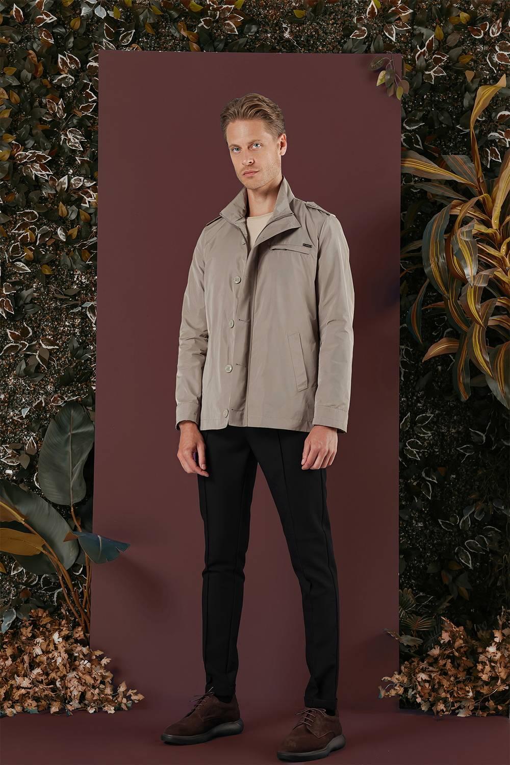 Hakim Yaka Düğme ve Fermuarlı Yan Cepli Mevsimlik Bej Mont Ka 077