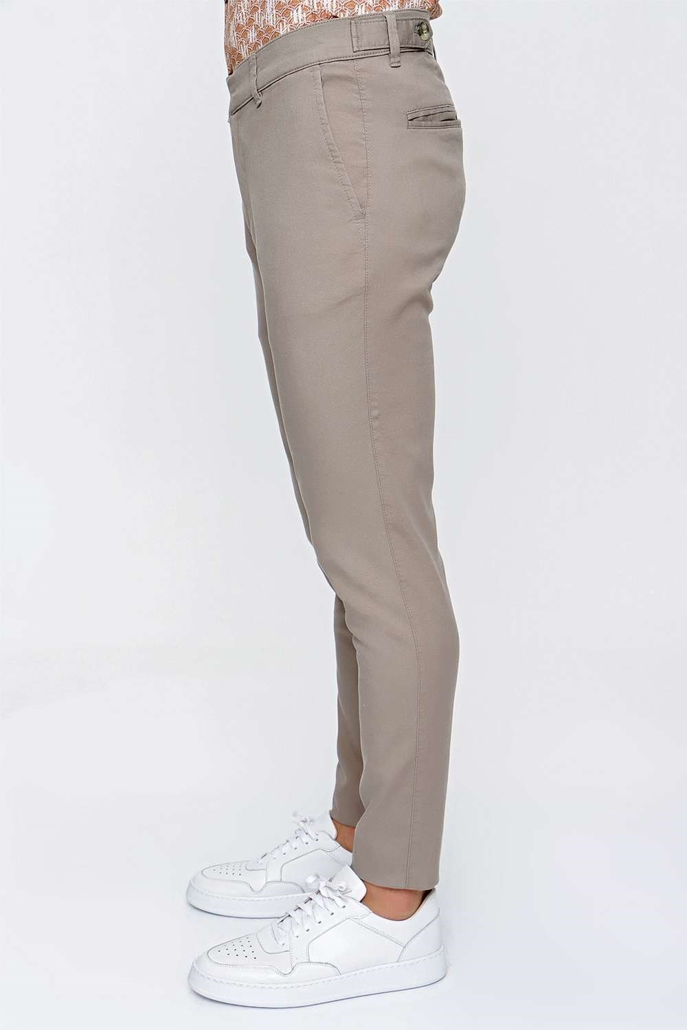 P 1093 Slim Fit Bej Spor Pantolon