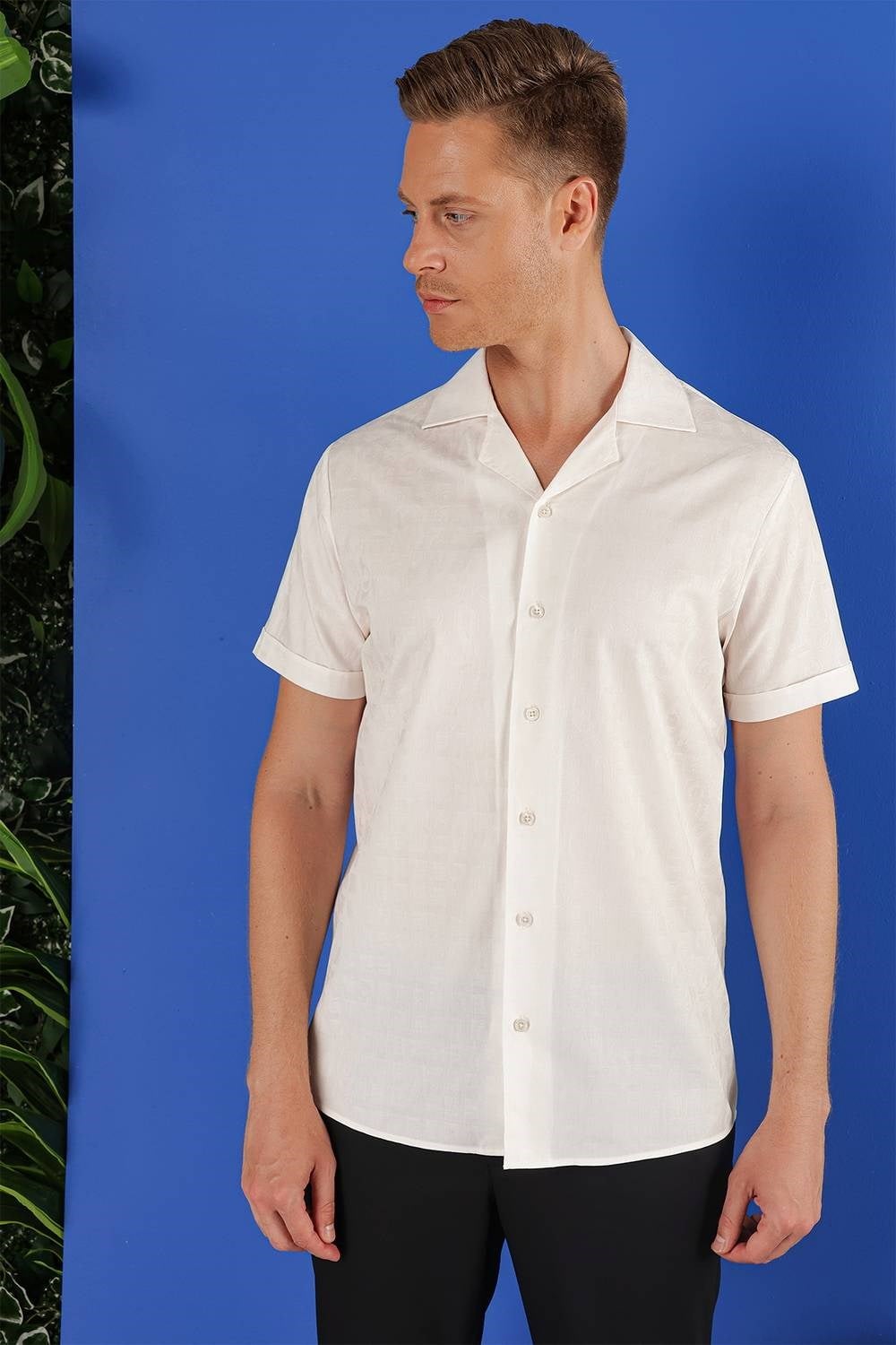 Slim Fit %100 Pamuk Apaş Yaka Kısa Kollulu Beyaz Gömlek G 1533