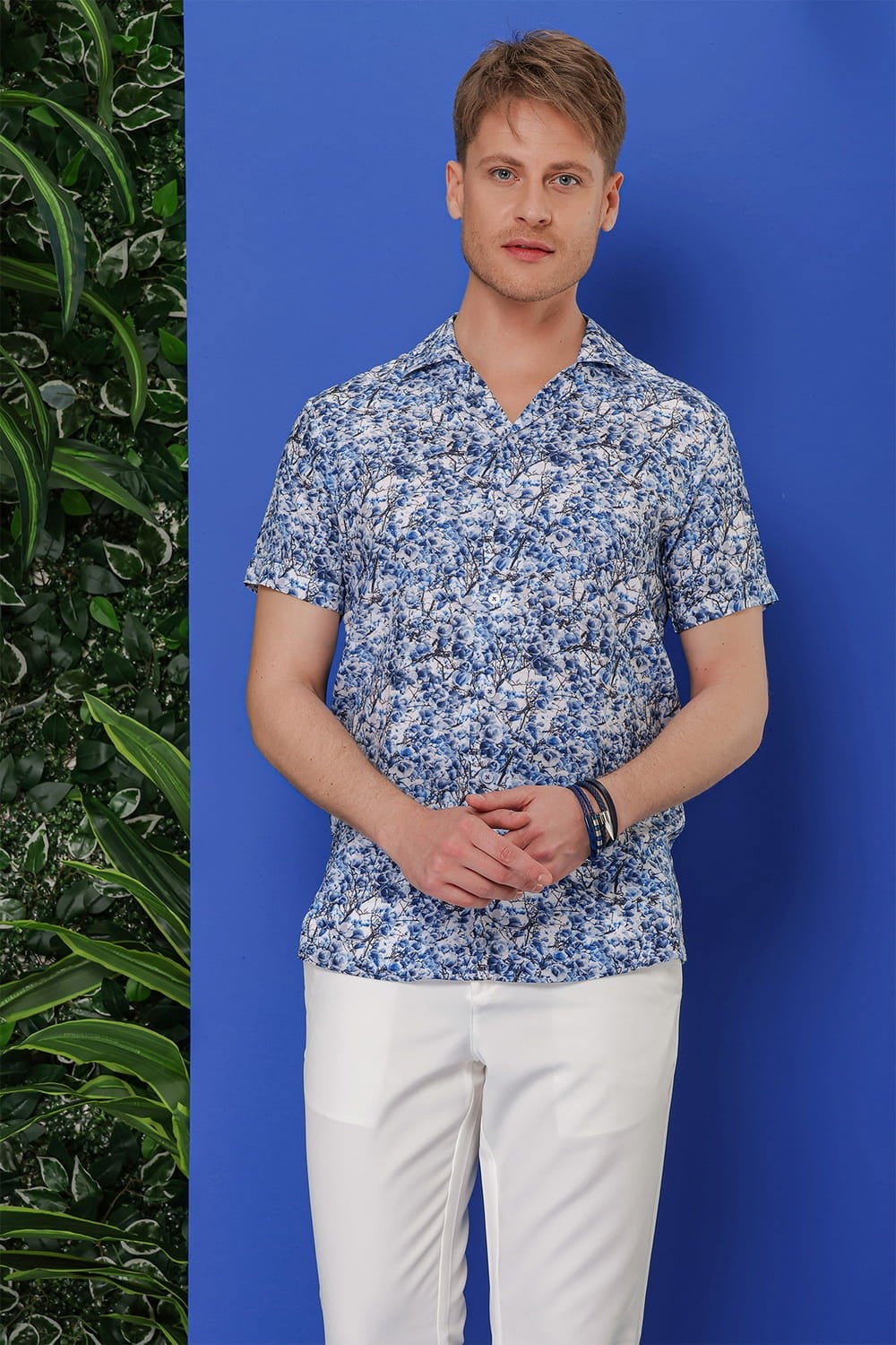 Slim Fit %100 Pamuk Dal Desenli Apaş Yaka Kısa Kollulu Lacivert Beyaz Gömlek G 1538