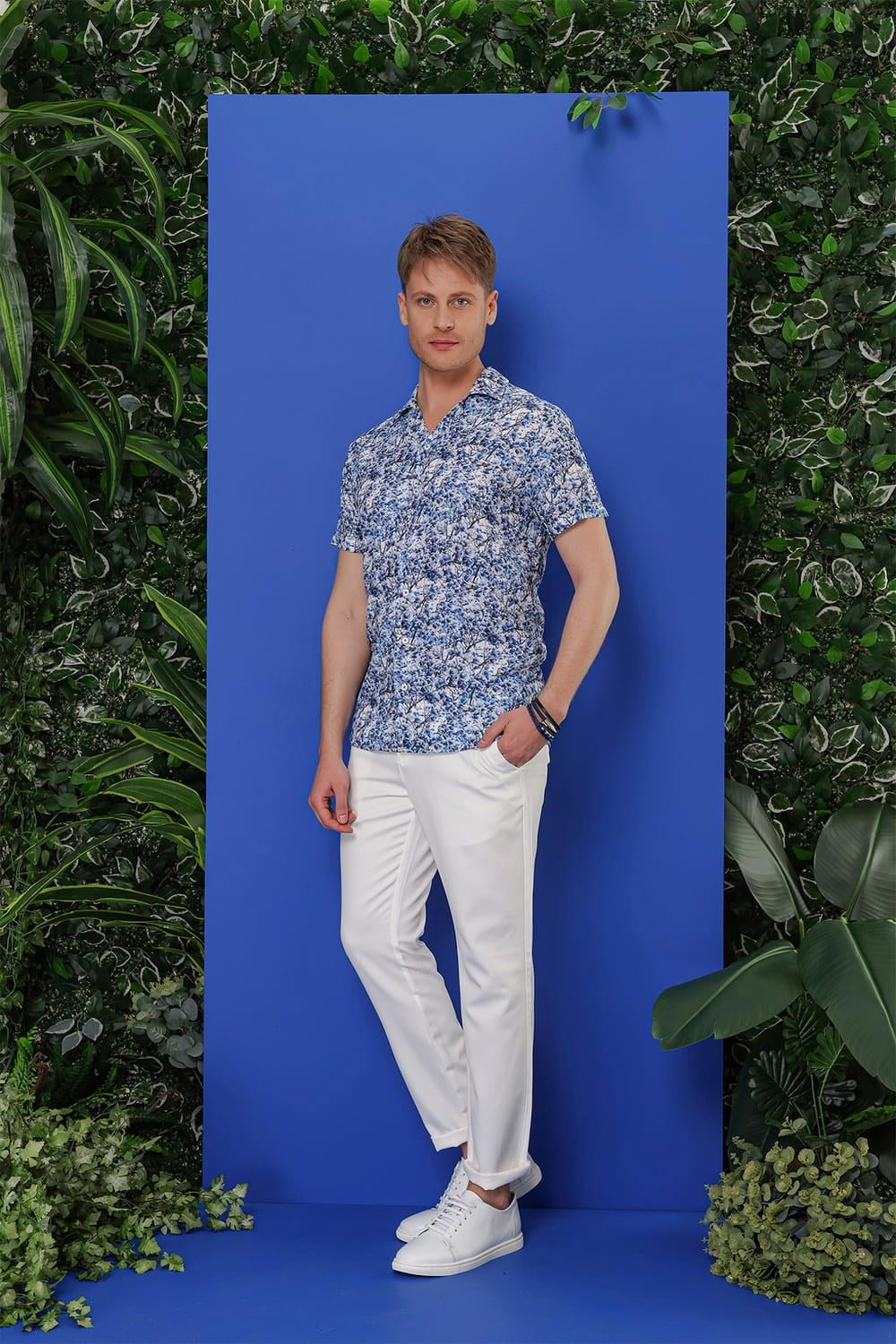 Slim Fit %100 Pamuk Dal Desenli Apaş Yaka Kısa Kollulu Lacivert Beyaz Gömlek G 1538