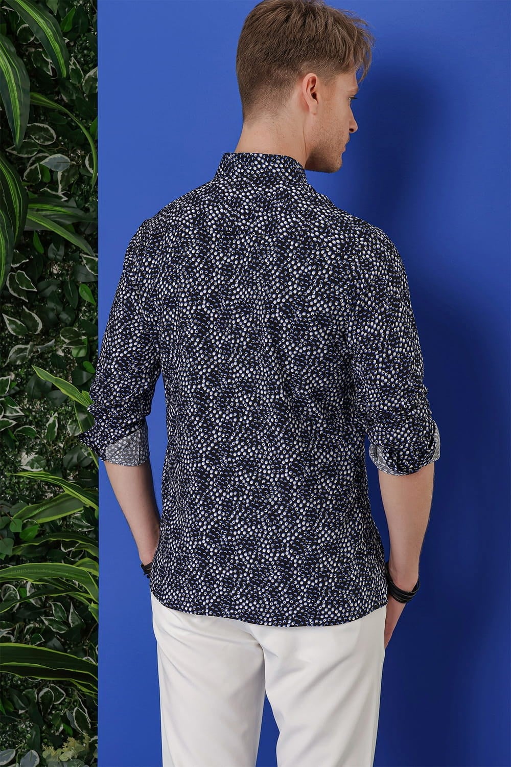 Slim Fit %100 Pamuk Damla Desenli Yaka Düğmeli Siyah Gömlek G 1539