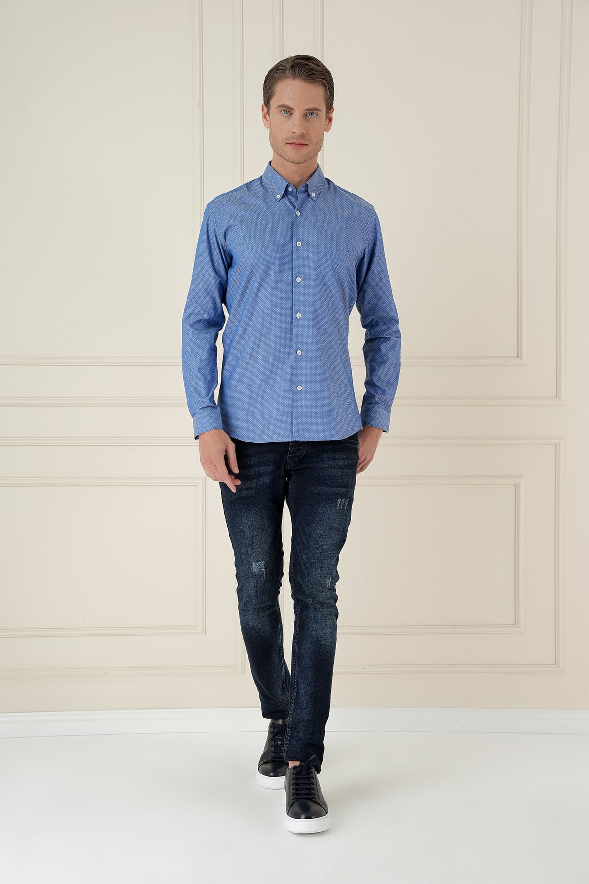 Slim Fit %100 Pamuk Nokta Desenli Yaka Düğmeli Mavi Gömlek GK 748