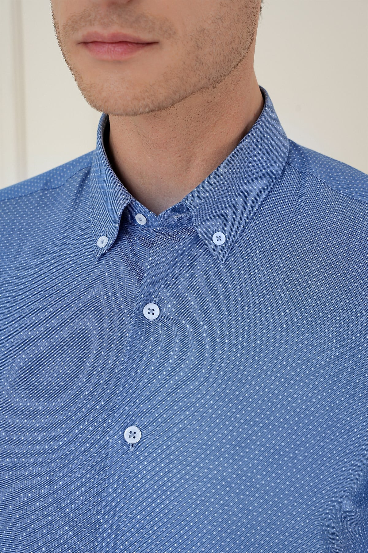 Slim Fit %100 Pamuk Nokta Desenli Yaka Düğmeli Mavi Gömlek GK 748