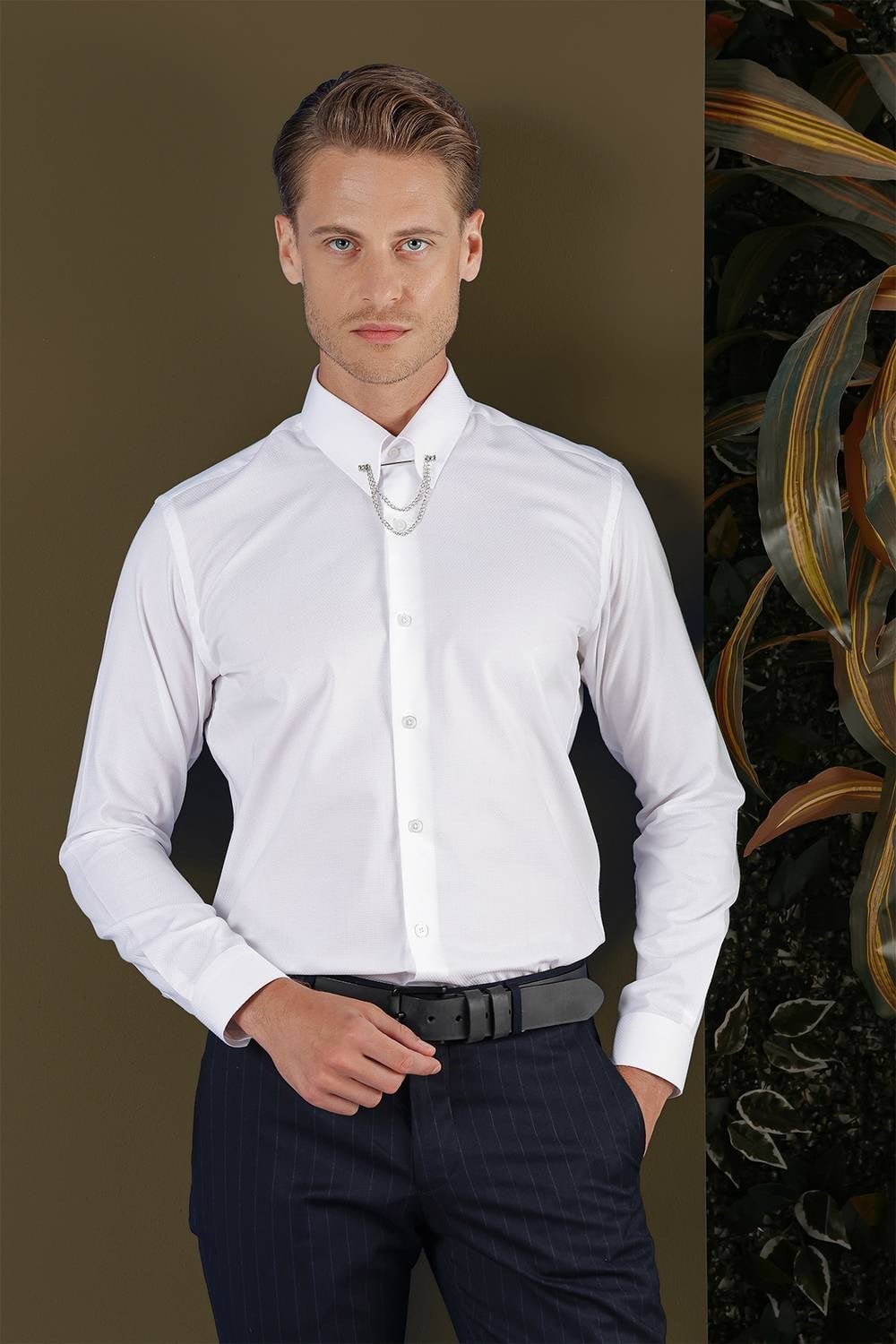 Slim Fit %100 Pamuk Pitikare Dokulu Kravat Yaka Beyaz Gömlek GK 702