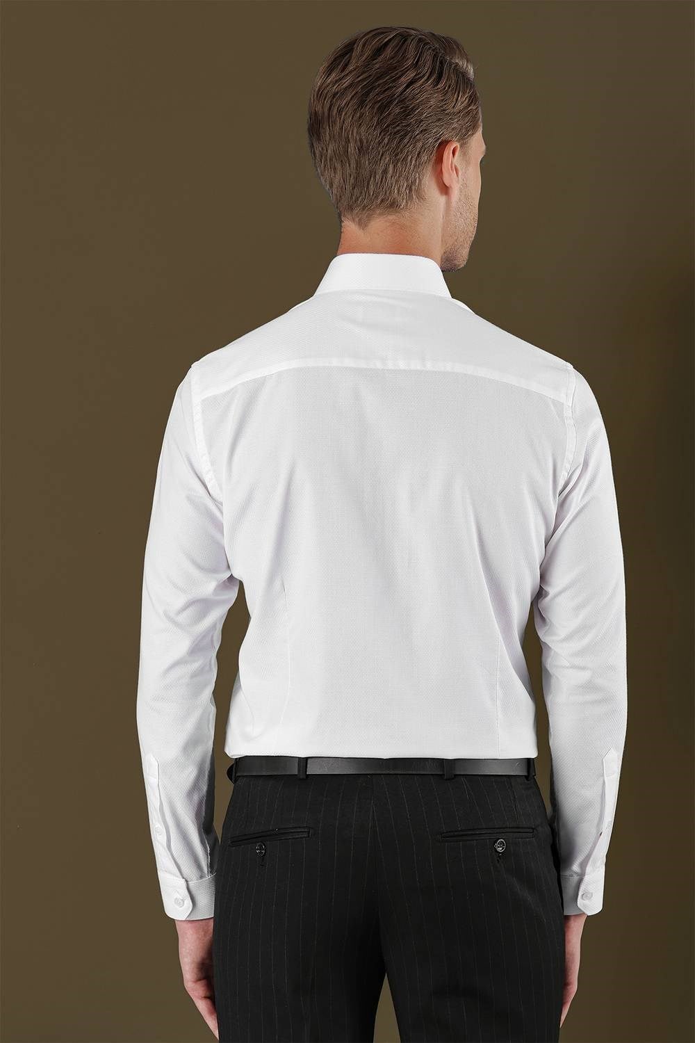 Slim Fit %100 Pamuk Pitikare Dokulu Kravat Yaka Beyaz Gömlek GK 702