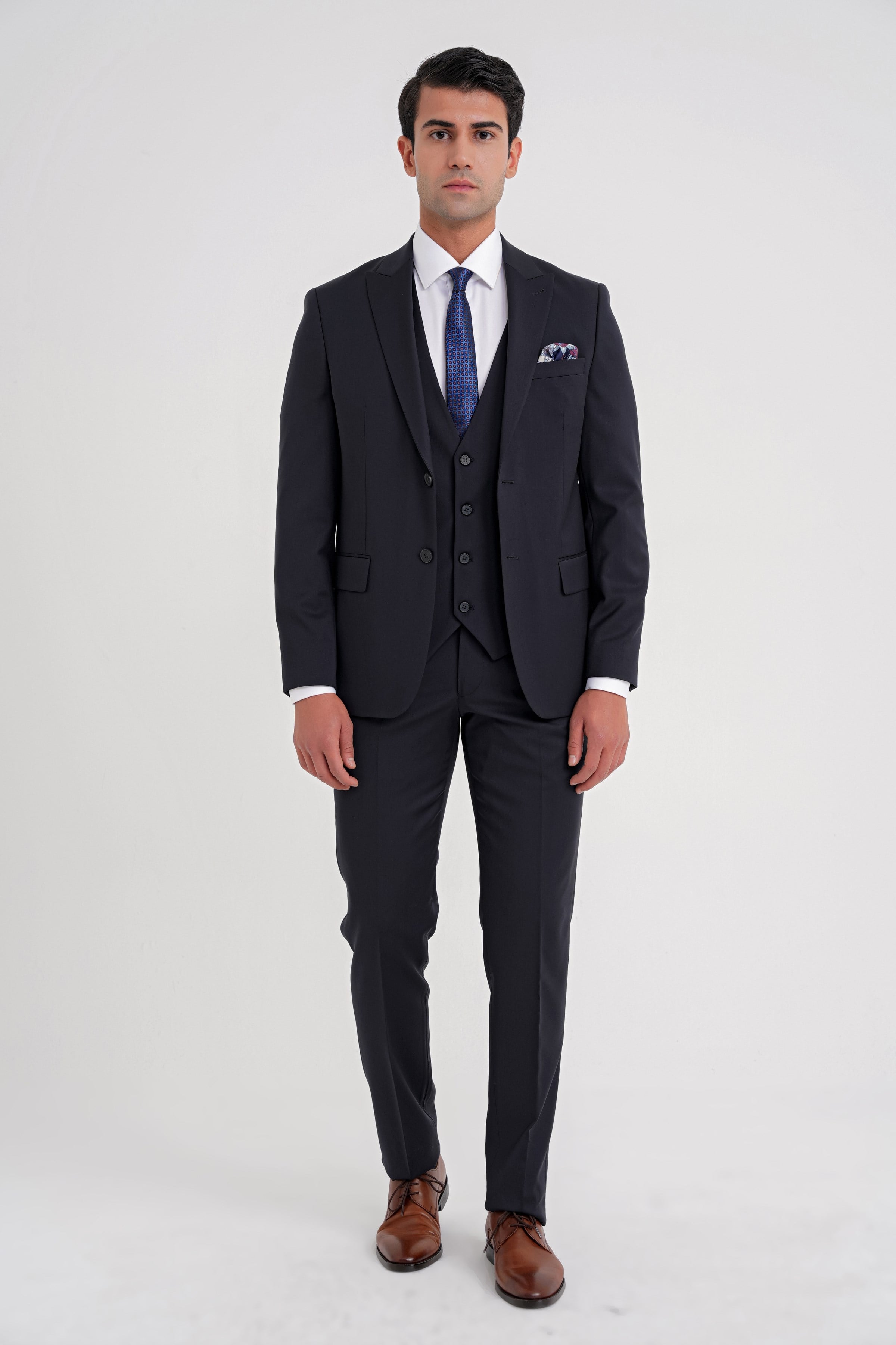 Slim Fit %97 Yün İtalyan Cerruti Kumaş Sivri Yaka Lacivert Yelekli Takım Elbise TK 926