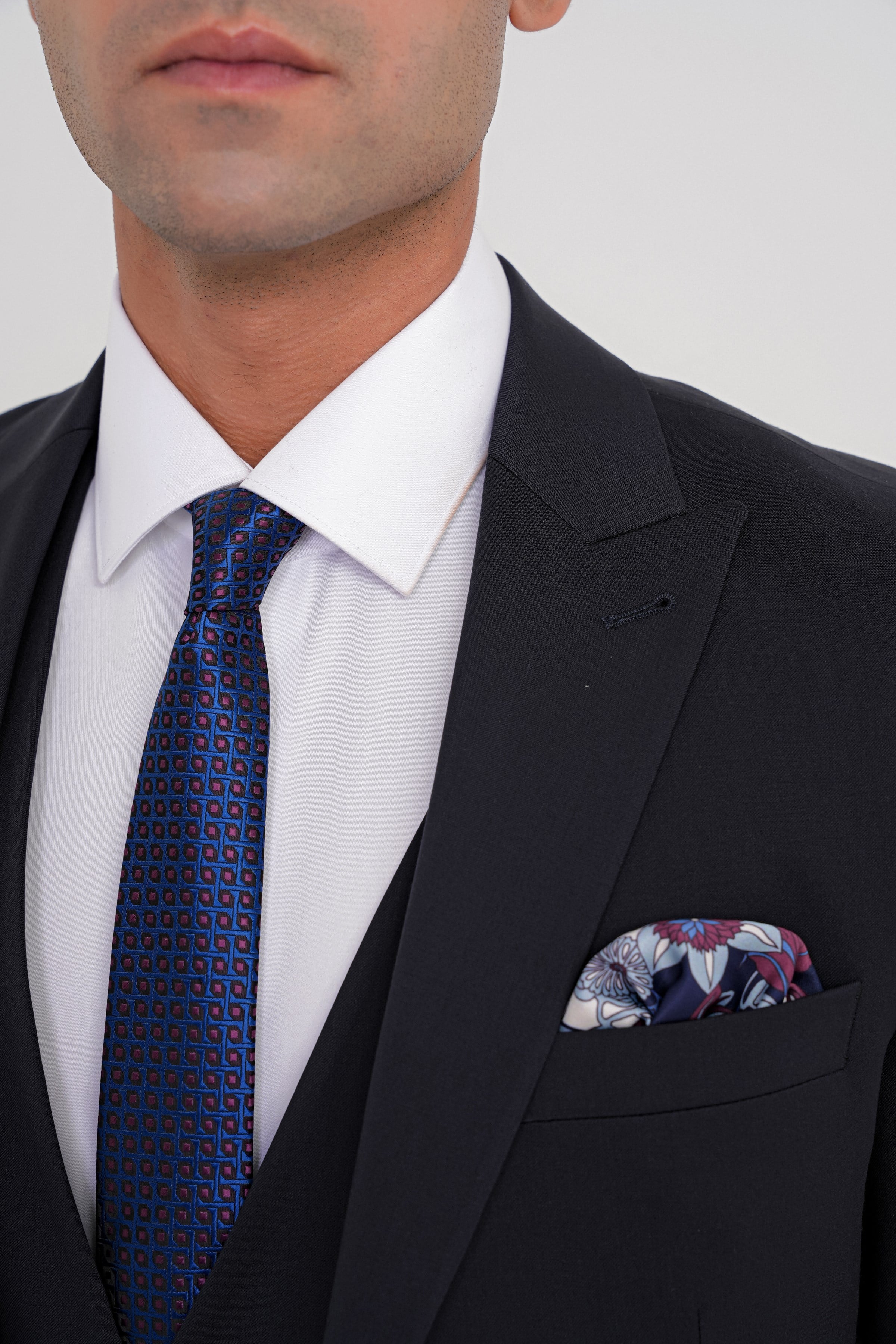 Slim Fit %97 Yün İtalyan Cerruti Kumaş Sivri Yaka Lacivert Yelekli Takım Elbise TK 926