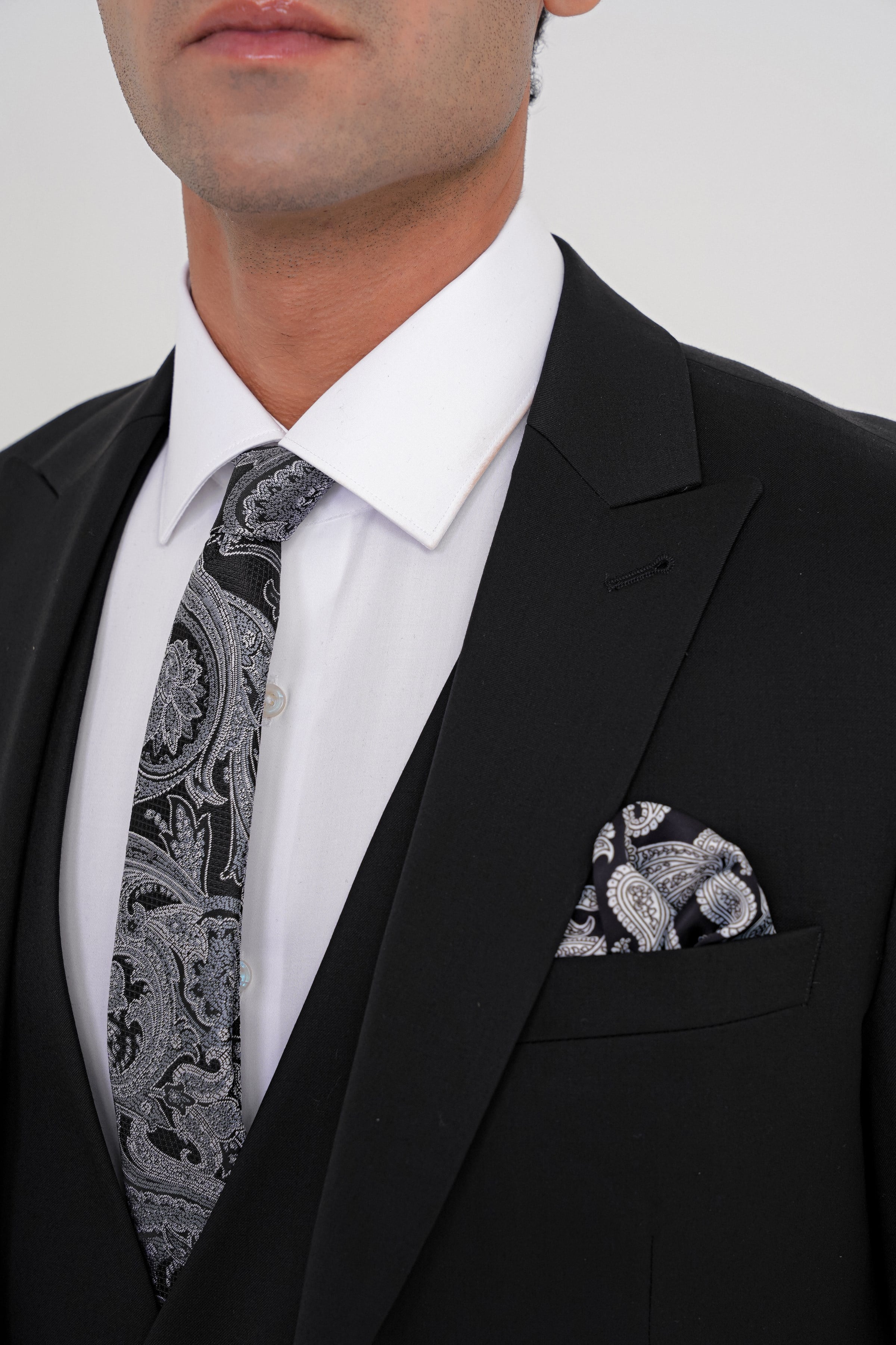 Slim Fit %97 Yün İtalyan Cerruti Kumaş Sivri Yaka Siyah Yelekli Takım Elbise TK 926