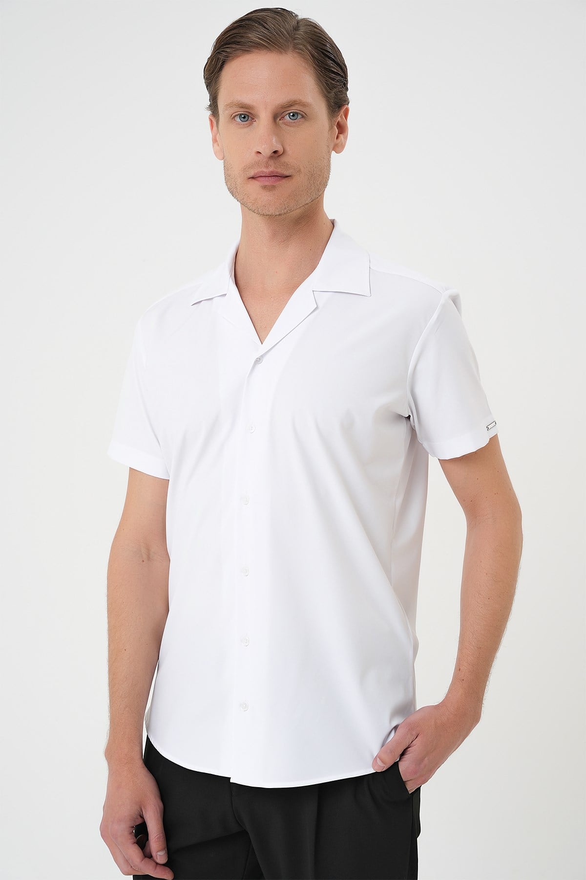 Slim Fit Apaş Yaka Kısa Kollu Esnek Casual Beyaz Gömlek  G 1589