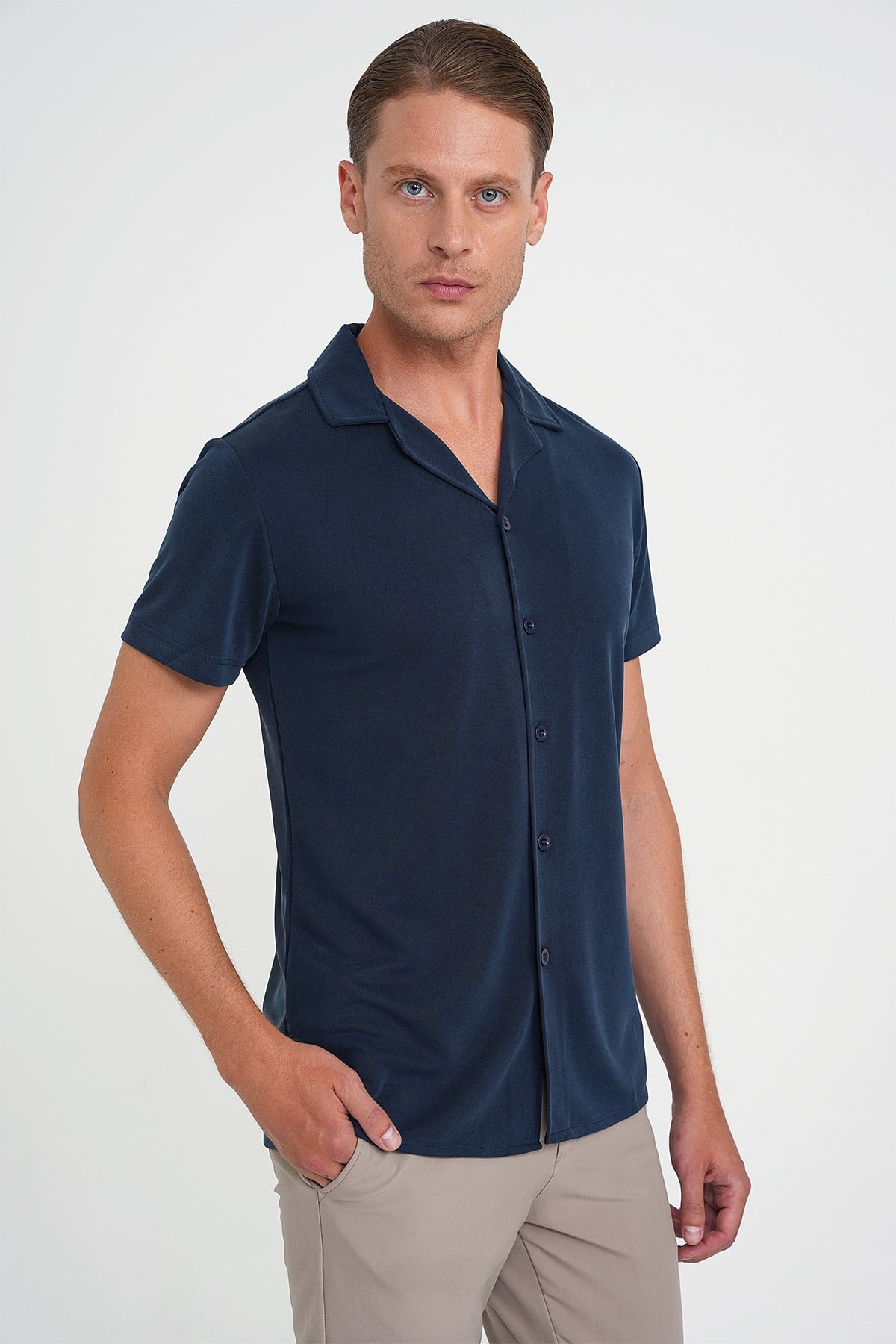 Slim Fit Apaş Yaka Modal Karışımlı Kısa Kollu Lacivert Gömlek G 1590