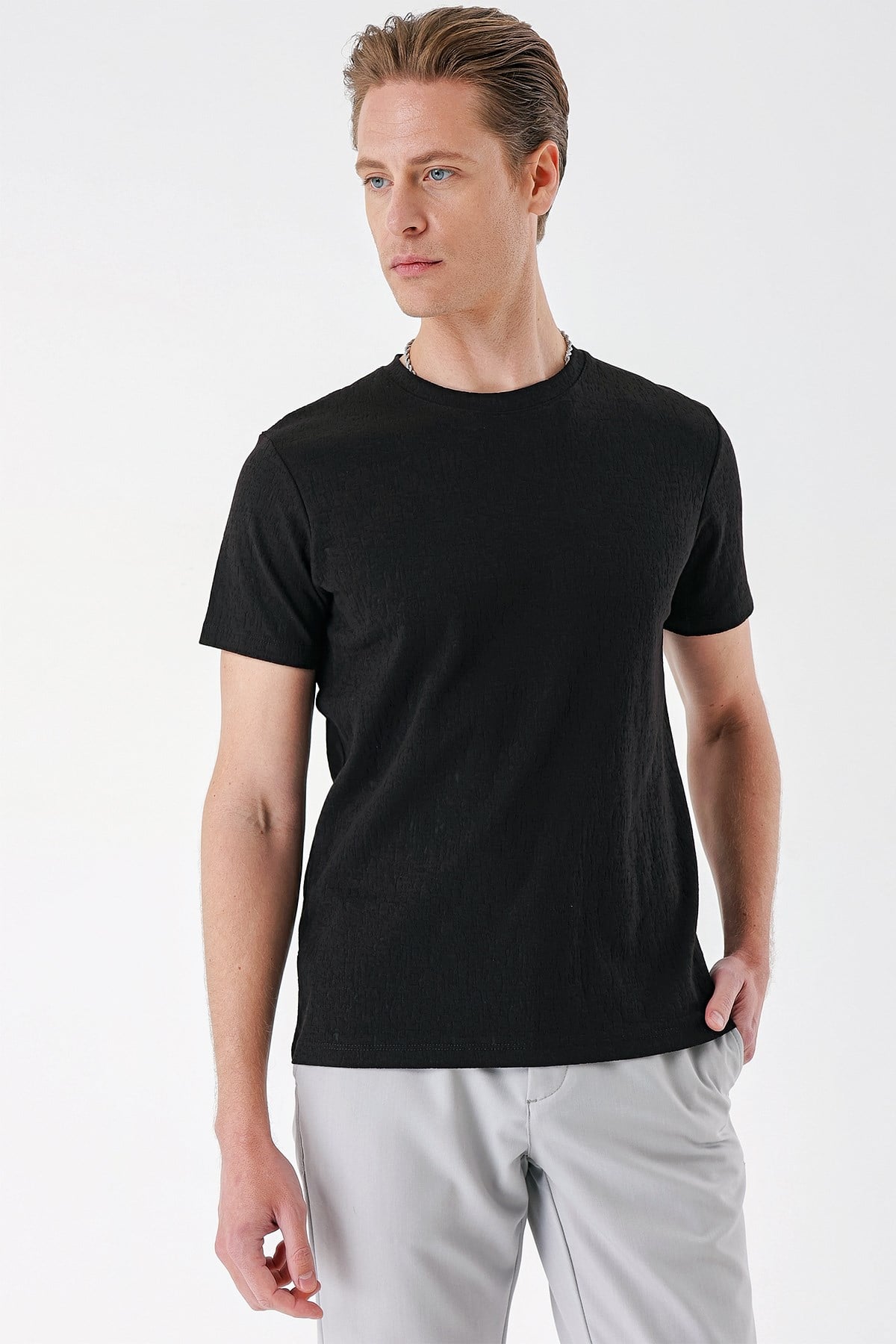 Slim Fit Bisiklet Yaka %100 Pamuk Sıva Dokuma Pamuklu Siyah Tişört TS 882