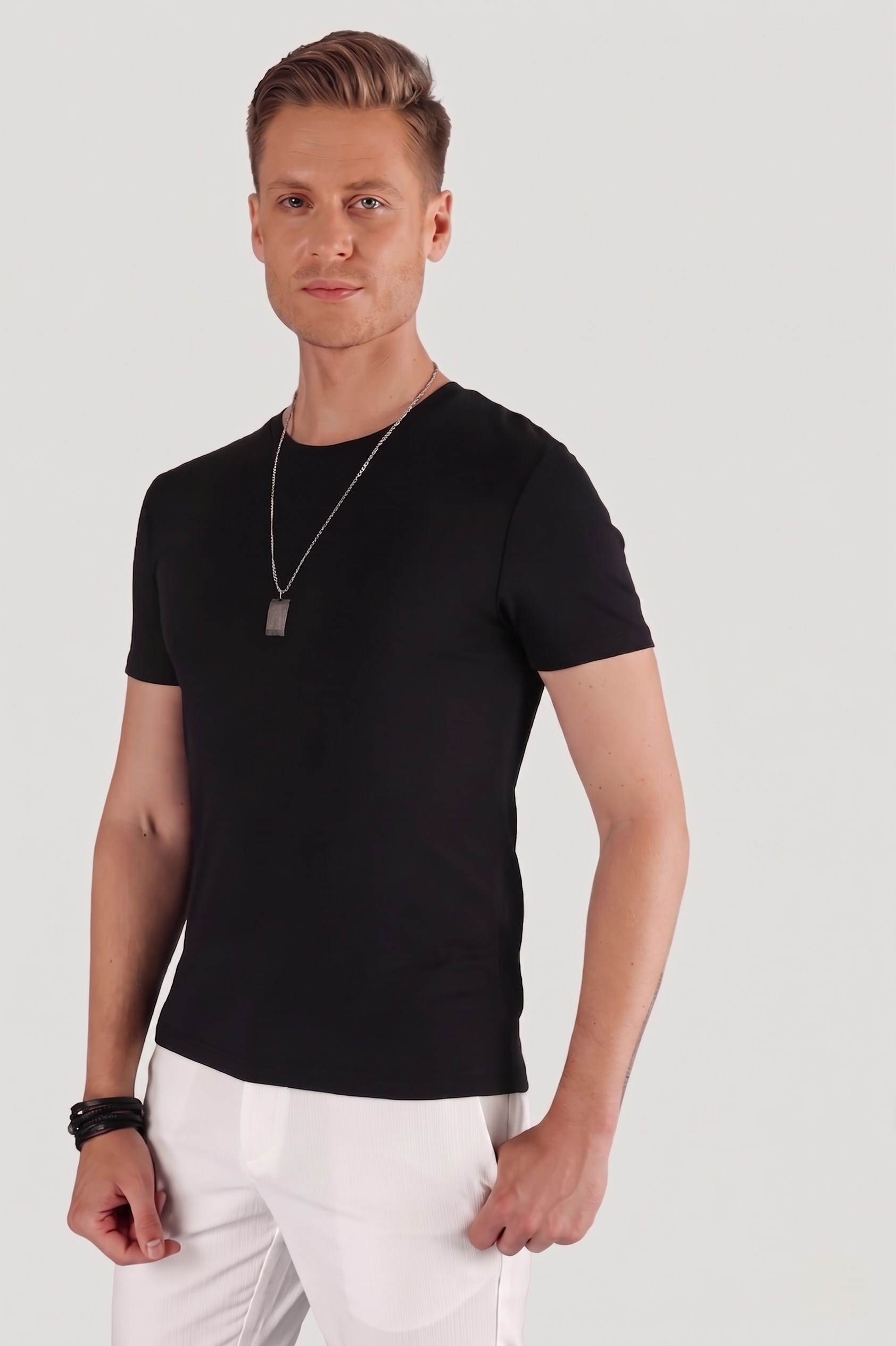 Slim Fit Bisiklet Yaka Esnek Pamuklu Düz Siyah Tişört TS 823