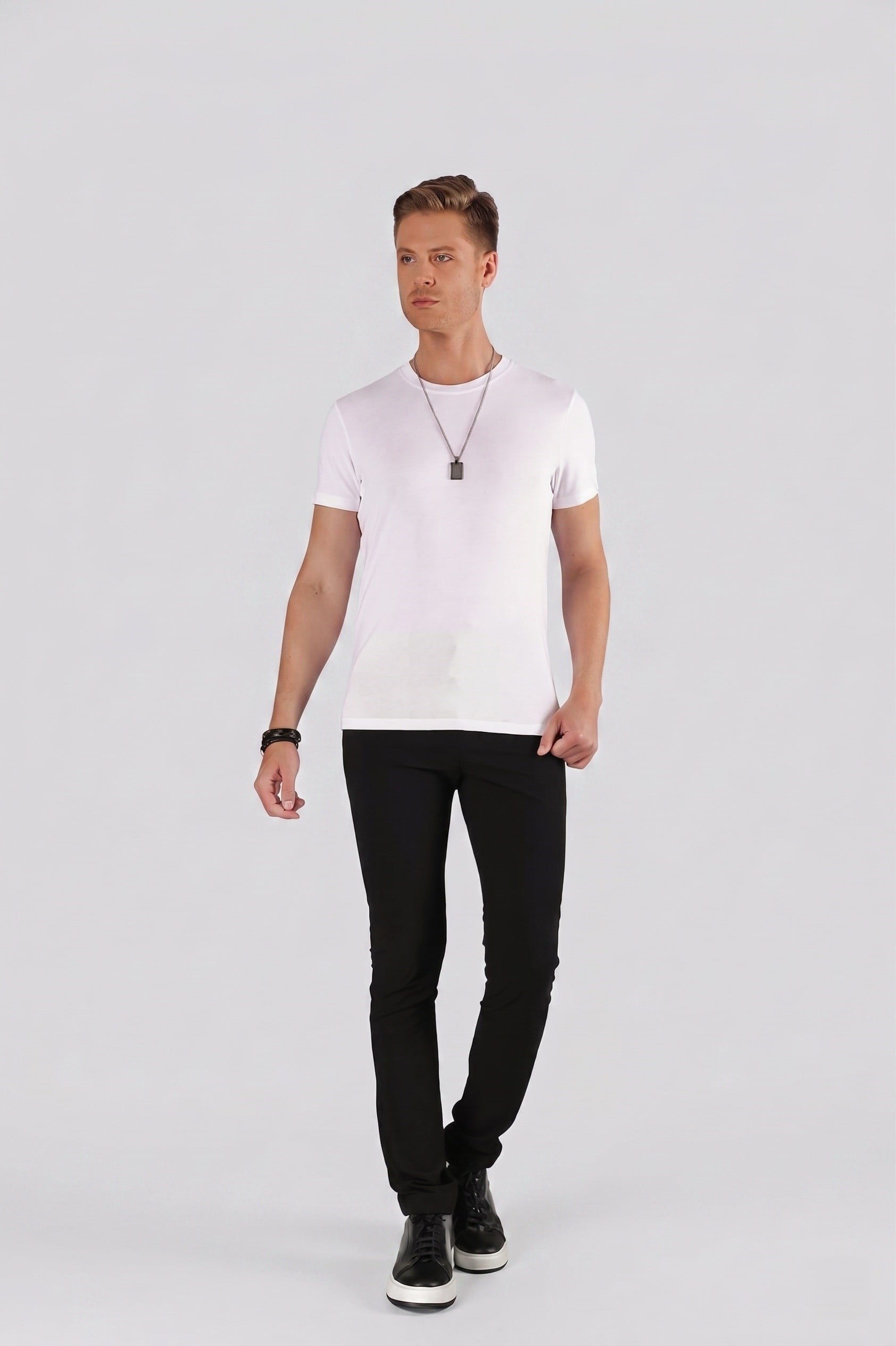Slim Fit Bisiklet Yaka Esnek Pamuklu Düz Beyaz Tişört TS 823