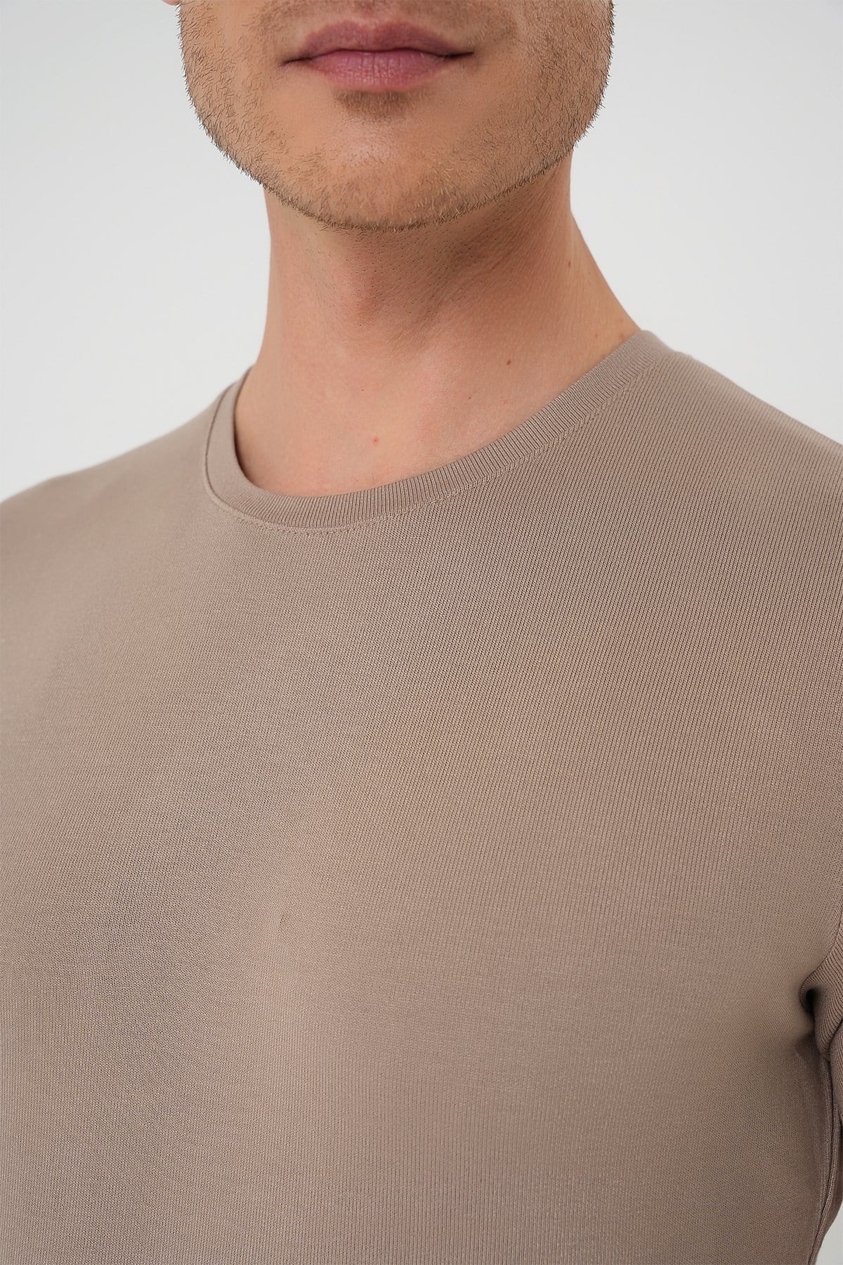 Slim Fit Bisiklet Yaka Esnek Pamuklu Düz Vizon Tişört TS 823