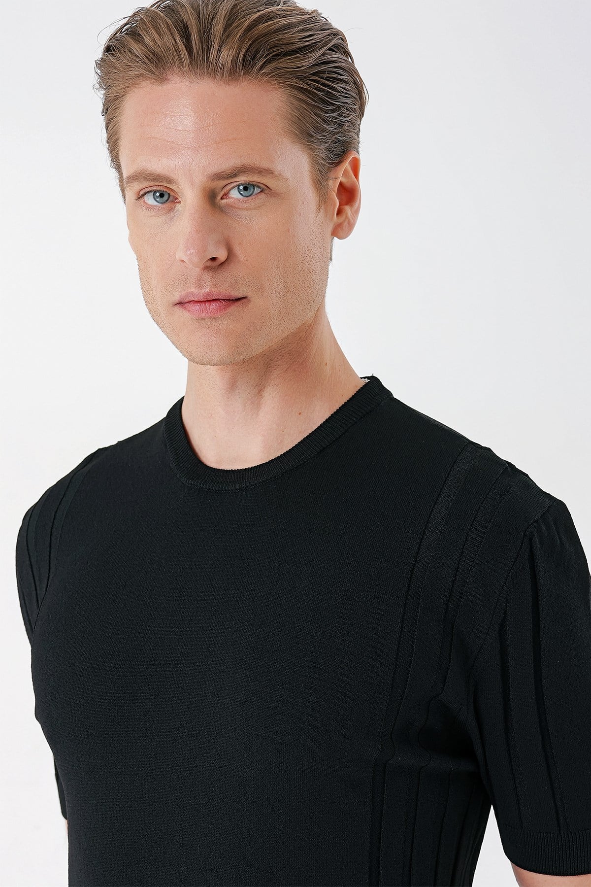 Slim Fit Bisiklet Yaka Kısa Kol Siyah Triko Tr 869