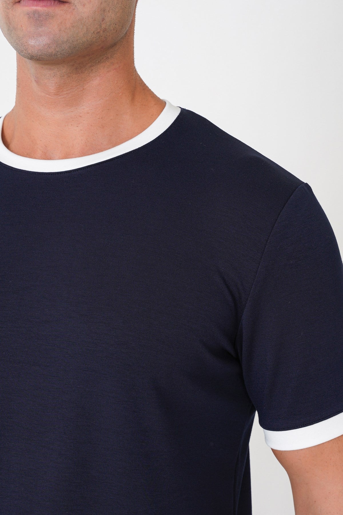 Slim Fit Bisiklet Yaka Lacivert-Ekru Tişört TS 932