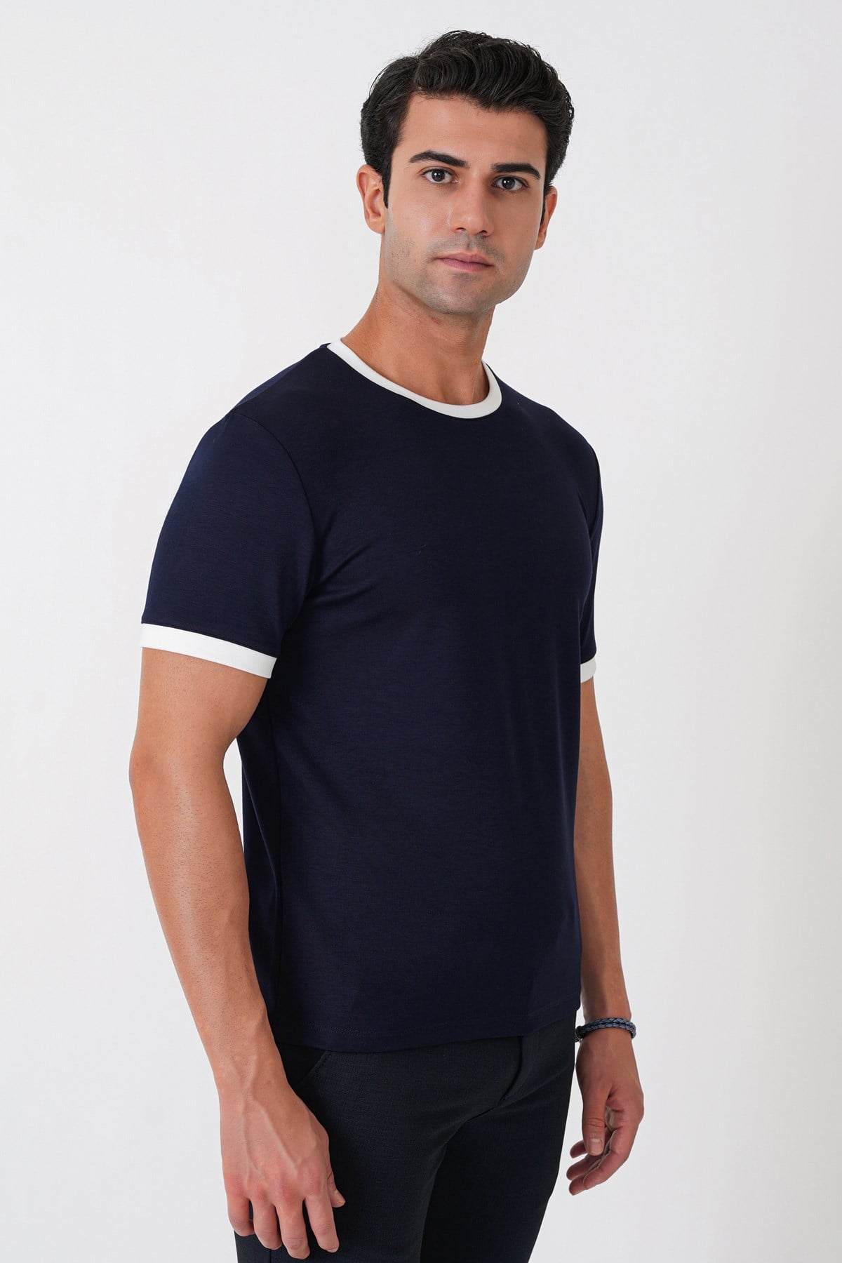 Slim Fit Bisiklet Yaka Lacivert-Ekru Tişört TS 932