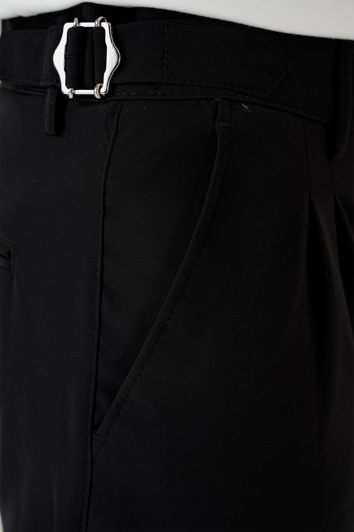 Slim Fit Çift Pileli Yanlardan Tokalı Esnek Pamuk Siyah Pantolon P 1162