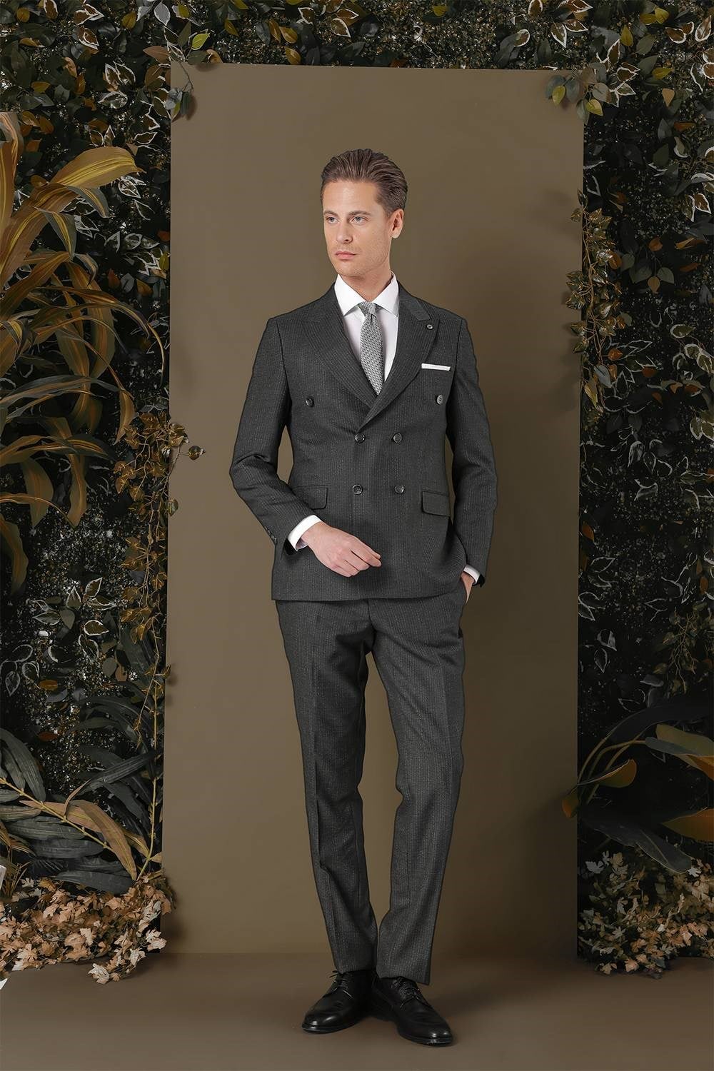 Slim Fit Çift Yırtmaç Çizgili Füme Kruvaze Takım Elbise TK 884