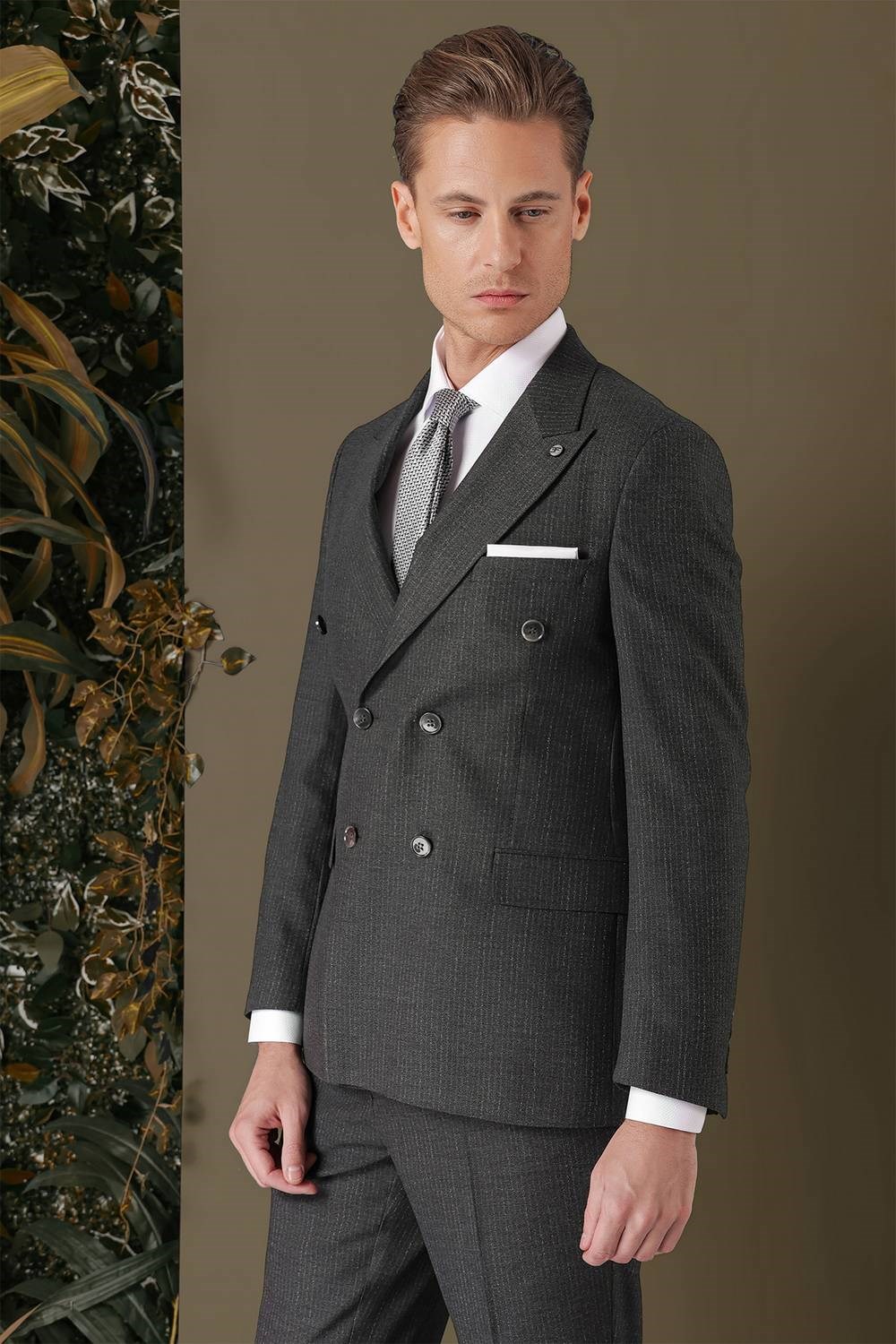 Slim Fit Çift Yırtmaç Çizgili Füme Kruvaze Takım Elbise TK 884