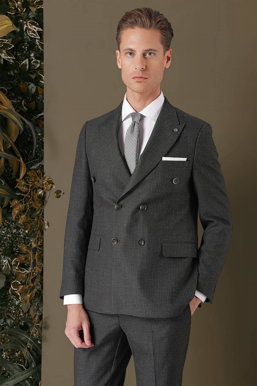 Slim Fit Çift Yırtmaç Çizgili Füme Kruvaze Takım Elbise TK 884