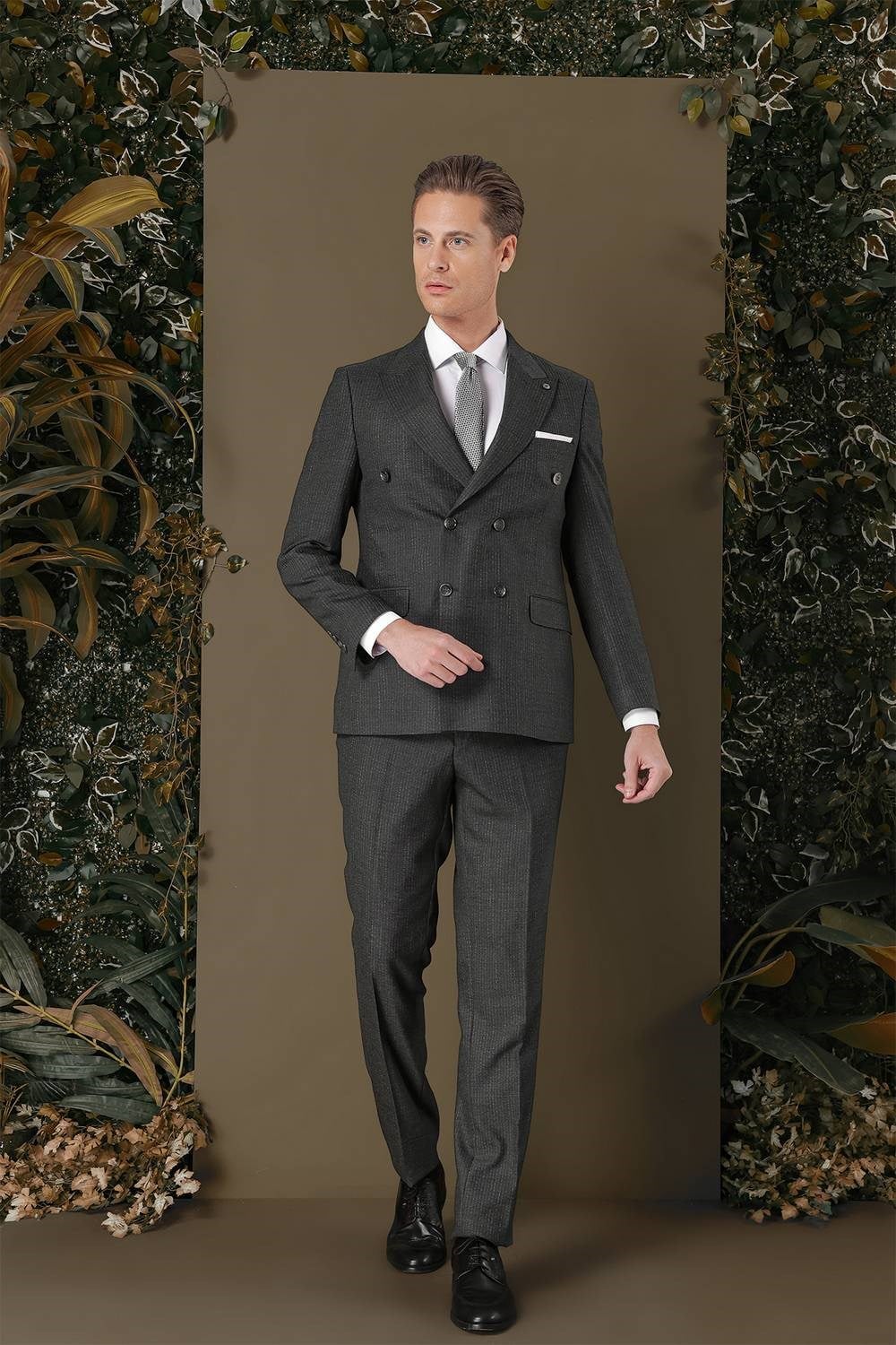 Slim Fit Çift Yırtmaç Çizgili Füme Kruvaze Takım Elbise TK 884