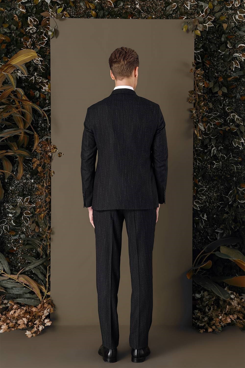 Slim Fit Çift Yırtmaç Çizgili Siyah Kruvaze Takım Elbise TK 884