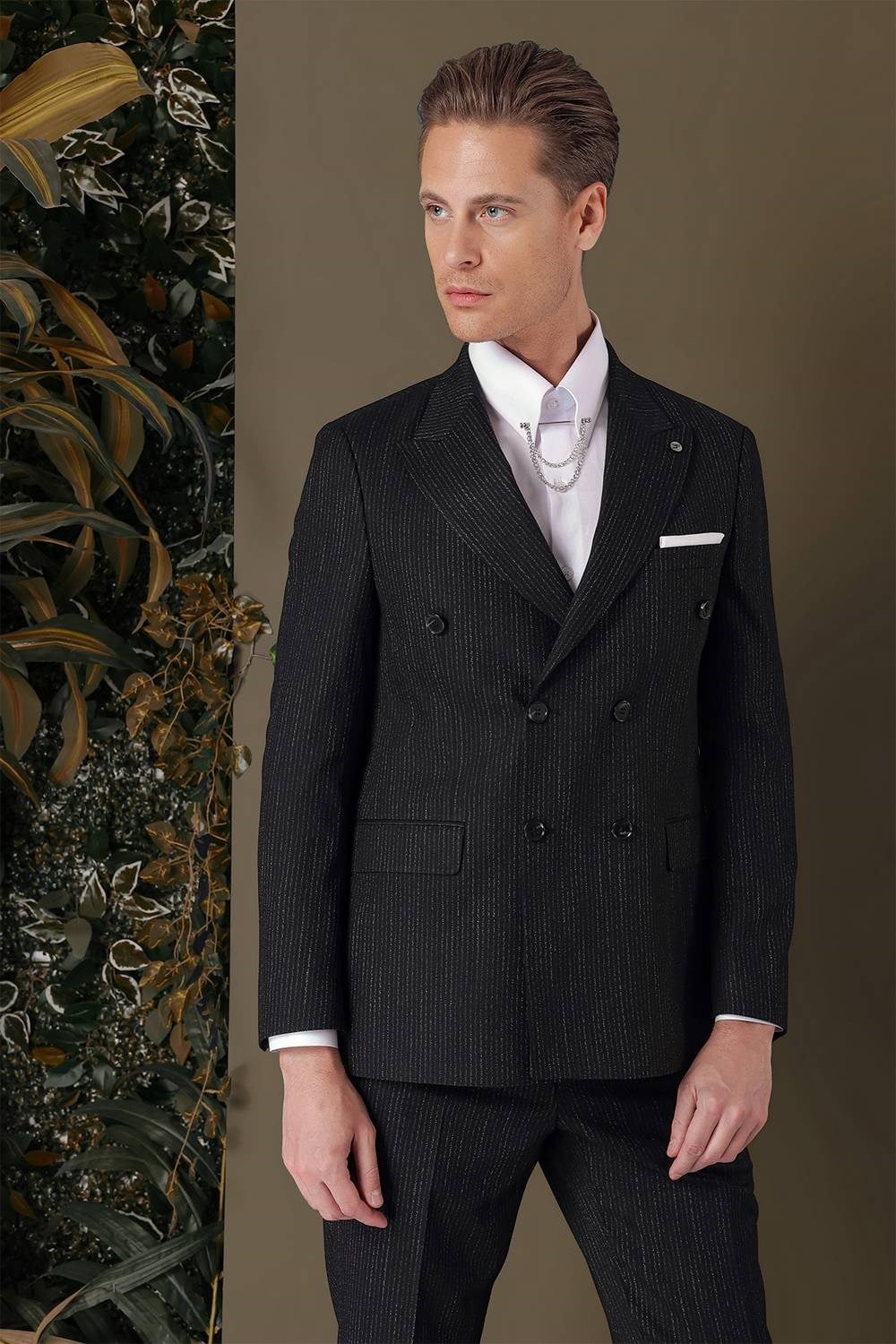 Slim Fit Çift Yırtmaç Çizgili Siyah Kruvaze Takım Elbise TK 884