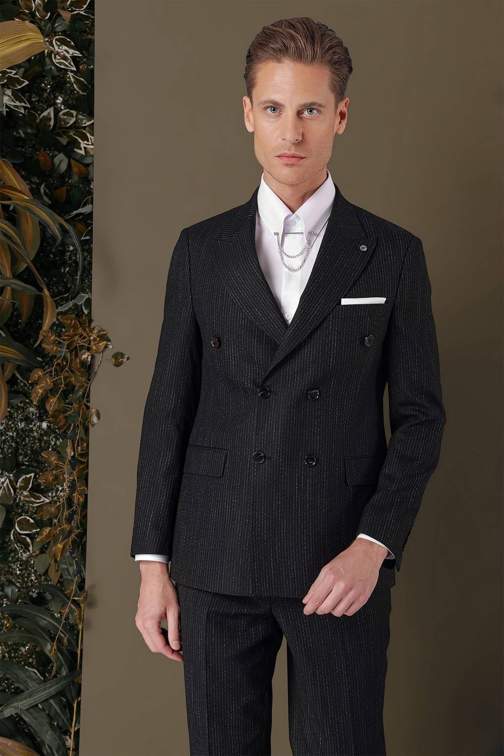Slim Fit Çift Yırtmaç Çizgili Siyah Kruvaze Takım Elbise TK 884