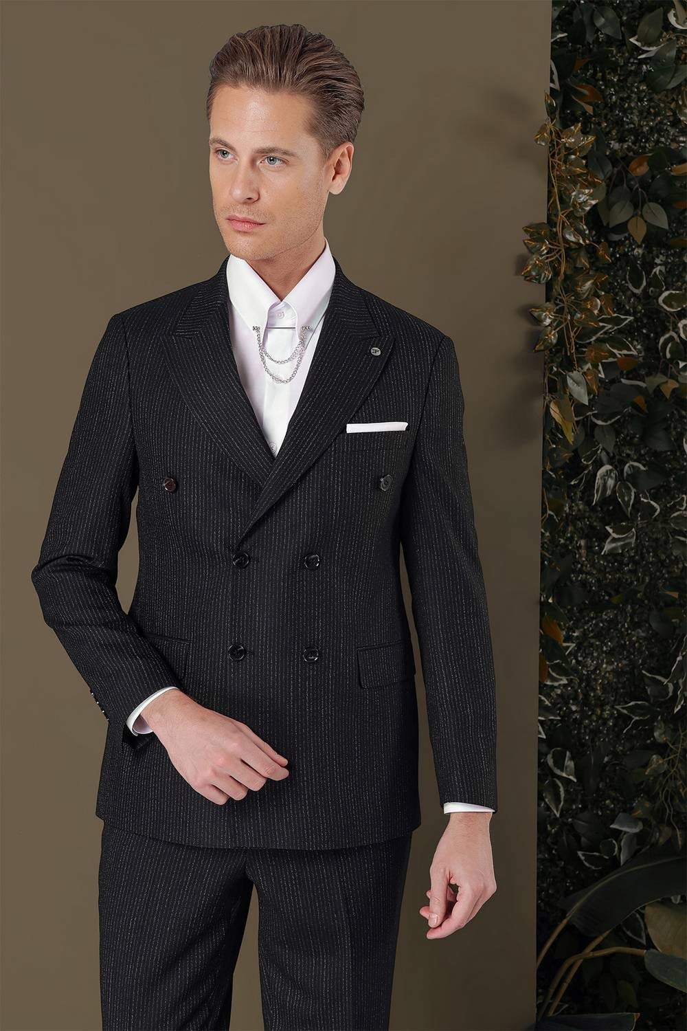 Slim Fit Çift Yırtmaç Çizgili Siyah Kruvaze Takım Elbise TK 884