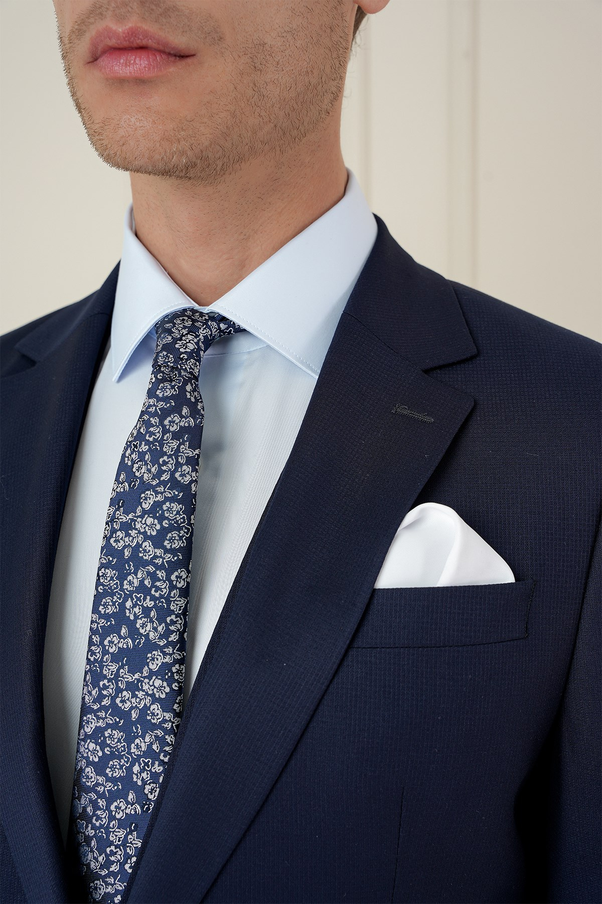 Slim Fit Çift Yırtmaç Doku Desenli Lacivert Yelekli Takım Elbise TK 908