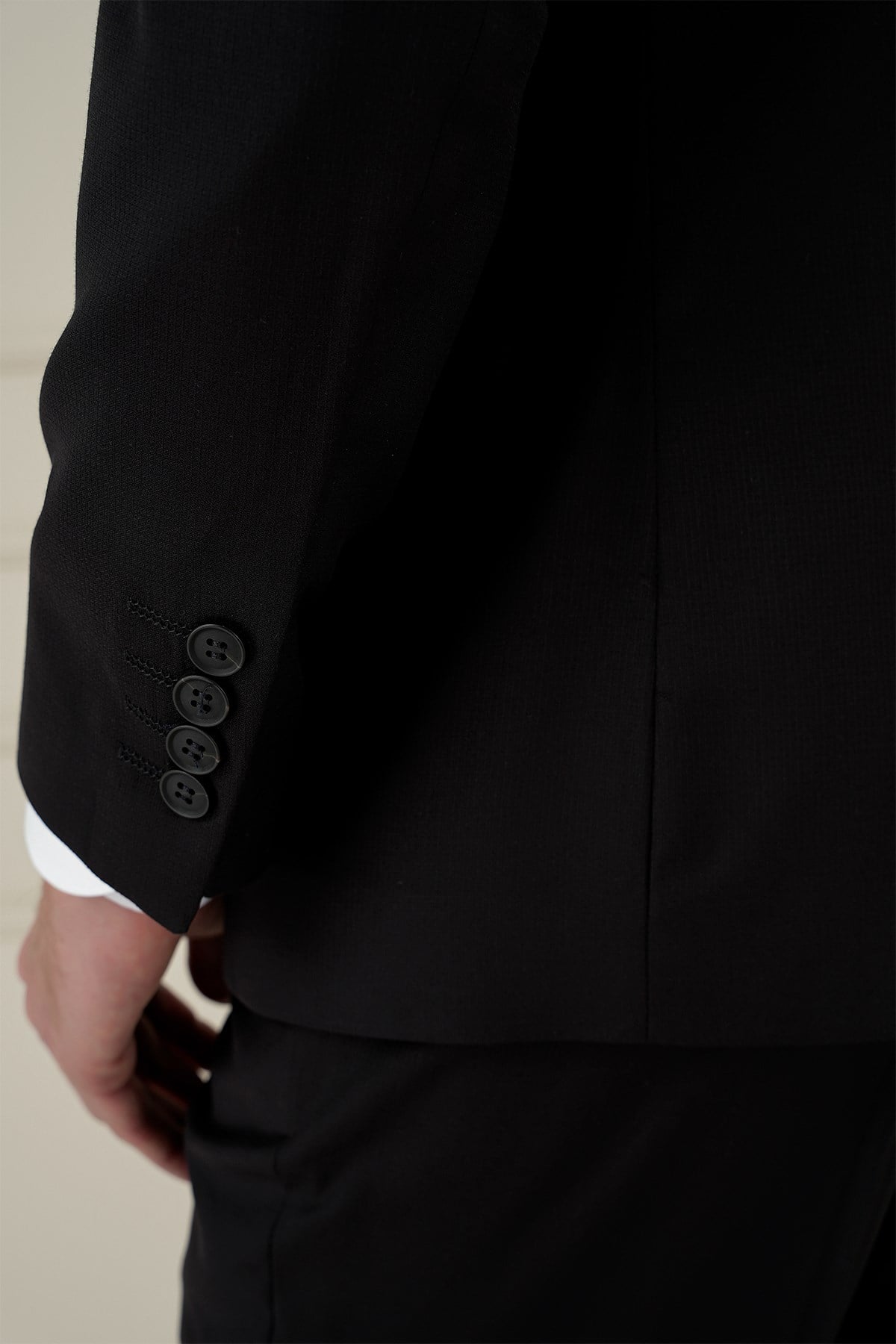 Slim Fit Çift Yırtmaç Doku Desenli Siyah Yelekli Takım Elbise TK 908