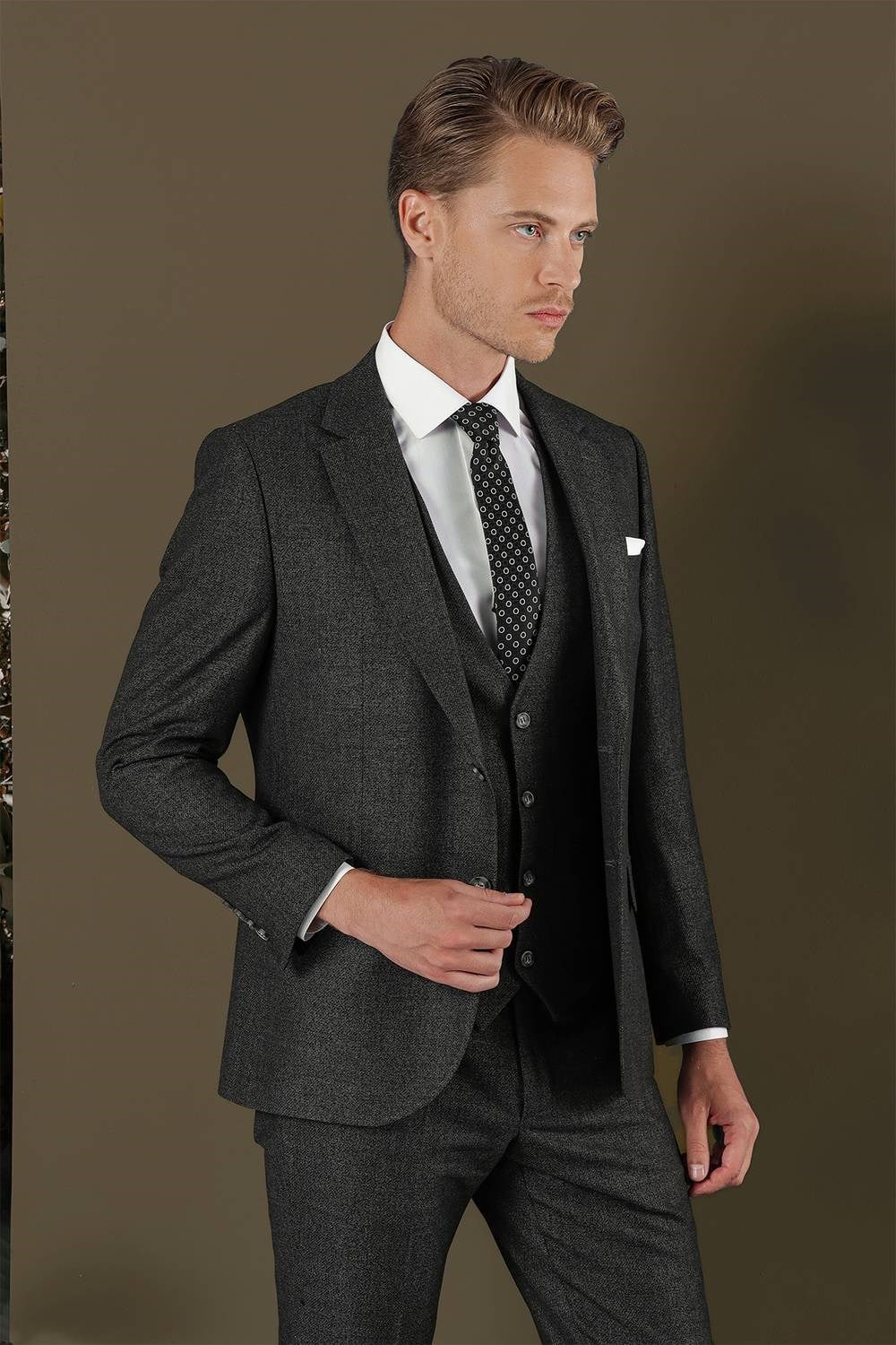 Slim Fit Çift Yırtmaç Esnek Kırçıllı Antrasit Yelekli Takım Elbise TK 876