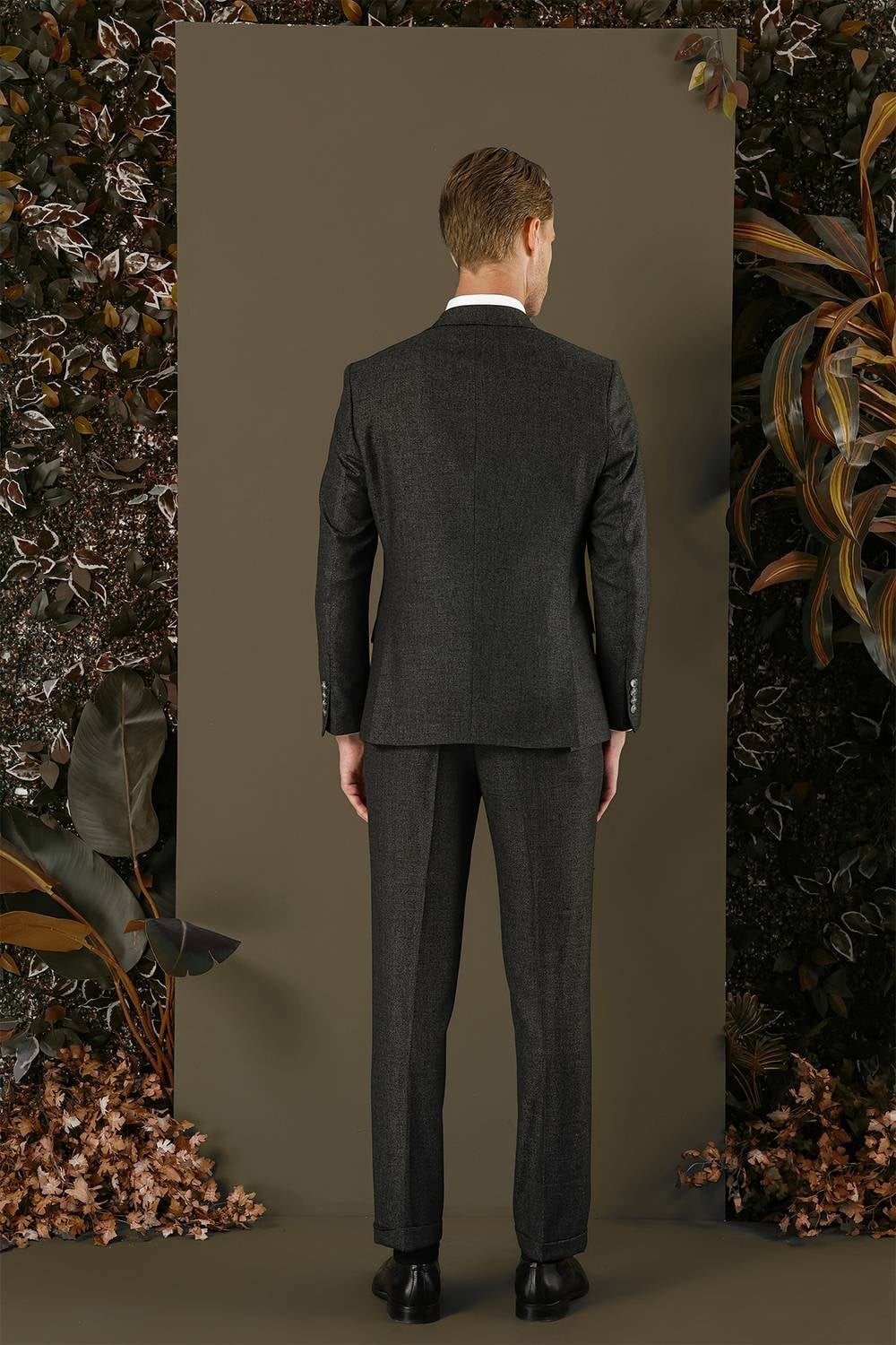 Slim Fit Çift Yırtmaç Esnek Kırçıllı Antrasit Yelekli Takım Elbise TK 876