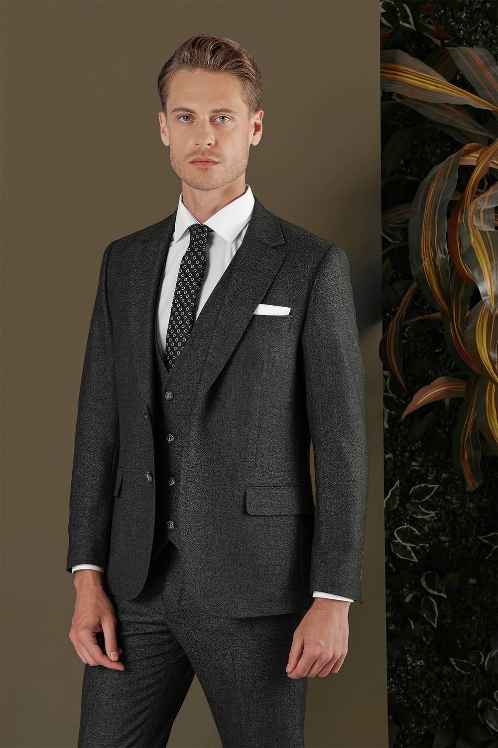 Slim Fit Çift Yırtmaç Esnek Kırçıllı Antrasit Yelekli Takım Elbise TK 876