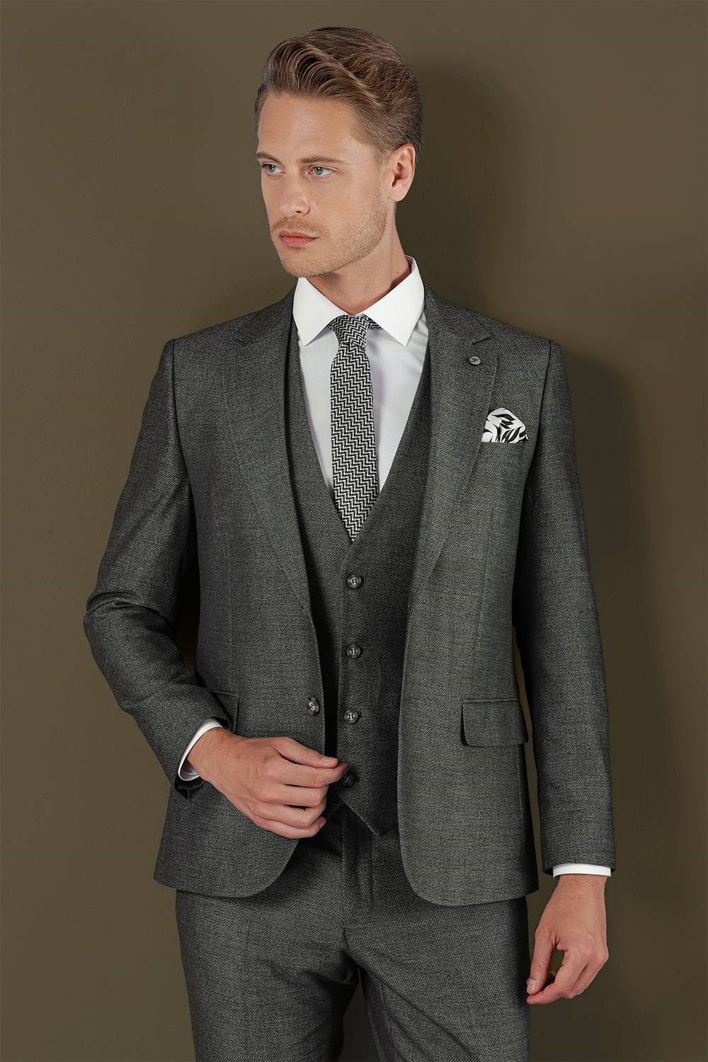 Slim Fit Çift Yırtmaç Esnek Kırçıllı Füme Yelekli Takım Elbise TK 876