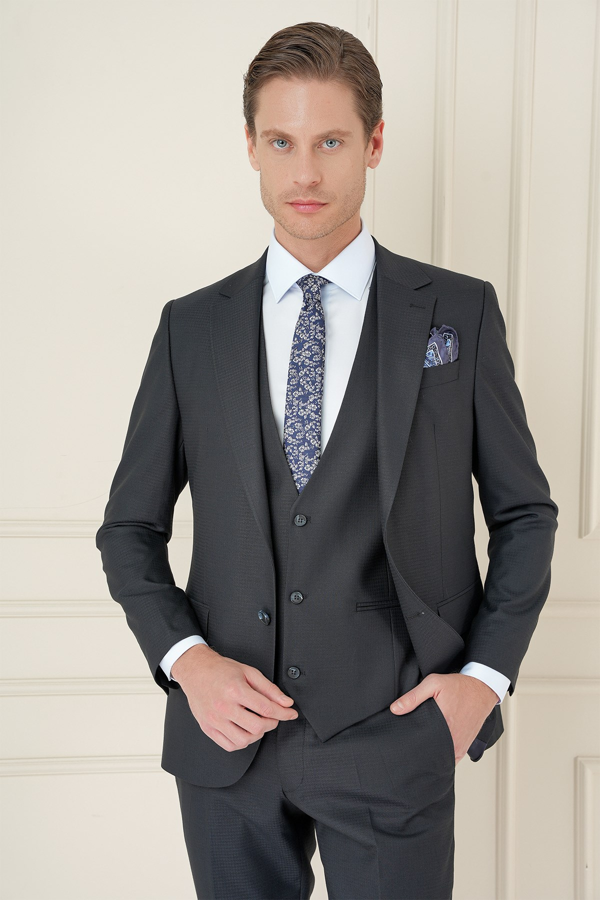 Slim Fit Çift Yırtmaç Kazayağı Dokulu Lacivert Yelekli Takım Elbise TK 910