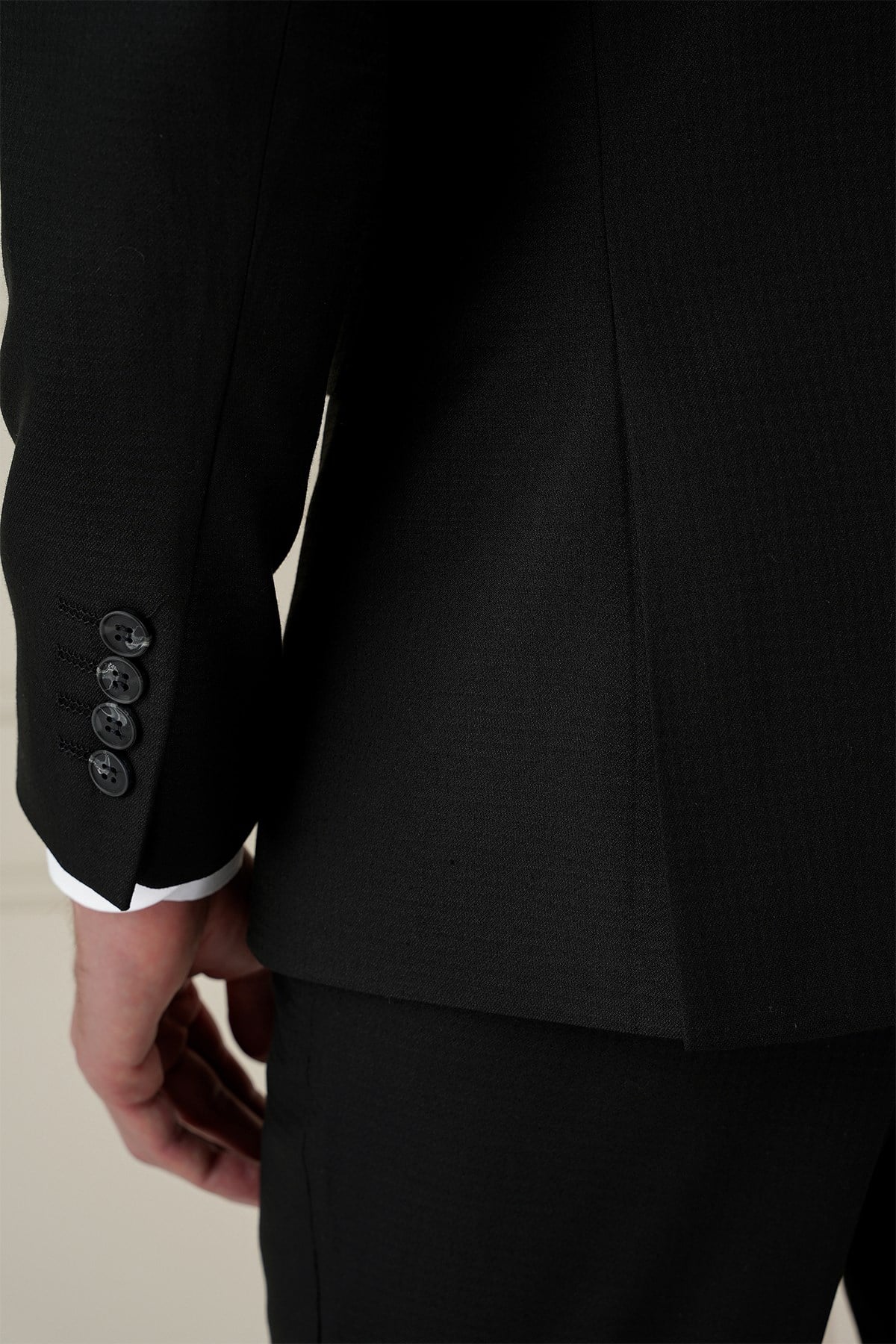 Slim Fit Çift Yırtmaç Kazayağı Dokulu Siyah Yelekli Takım Elbise TK 910